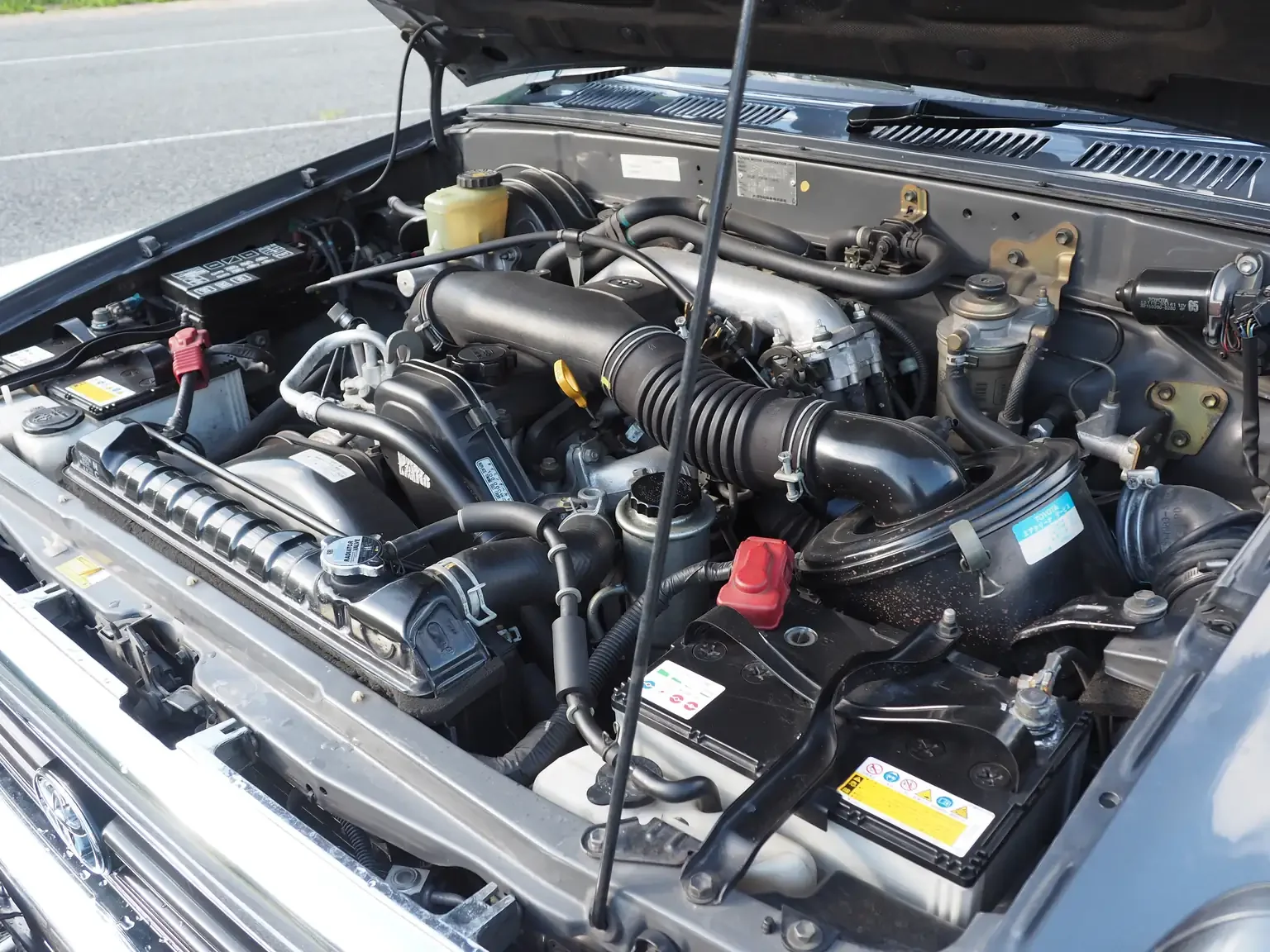 engine room view view grey toyota hilux surf kzn130 1kzte 5 speed manual diesel turbo JDM export vehicle Japan