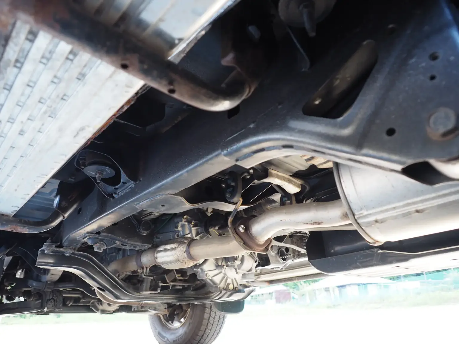 transmission undercarriage view grey toyota hilux surf kzn130 1kzte 5 speed manual diesel turbo JDM export vehicle Japan