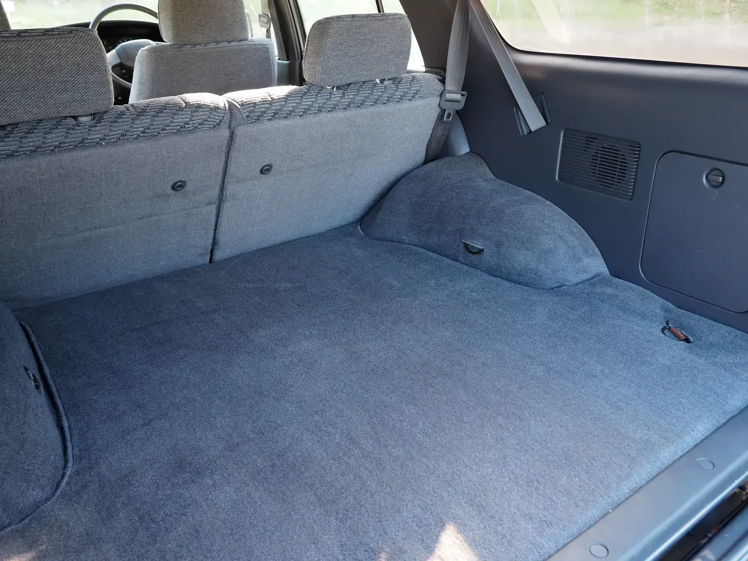 rear interior luggage room view grey toyota hilux surf kzn130 1kzte 5 speed manual diesel turbo JDM export vehicle Japan