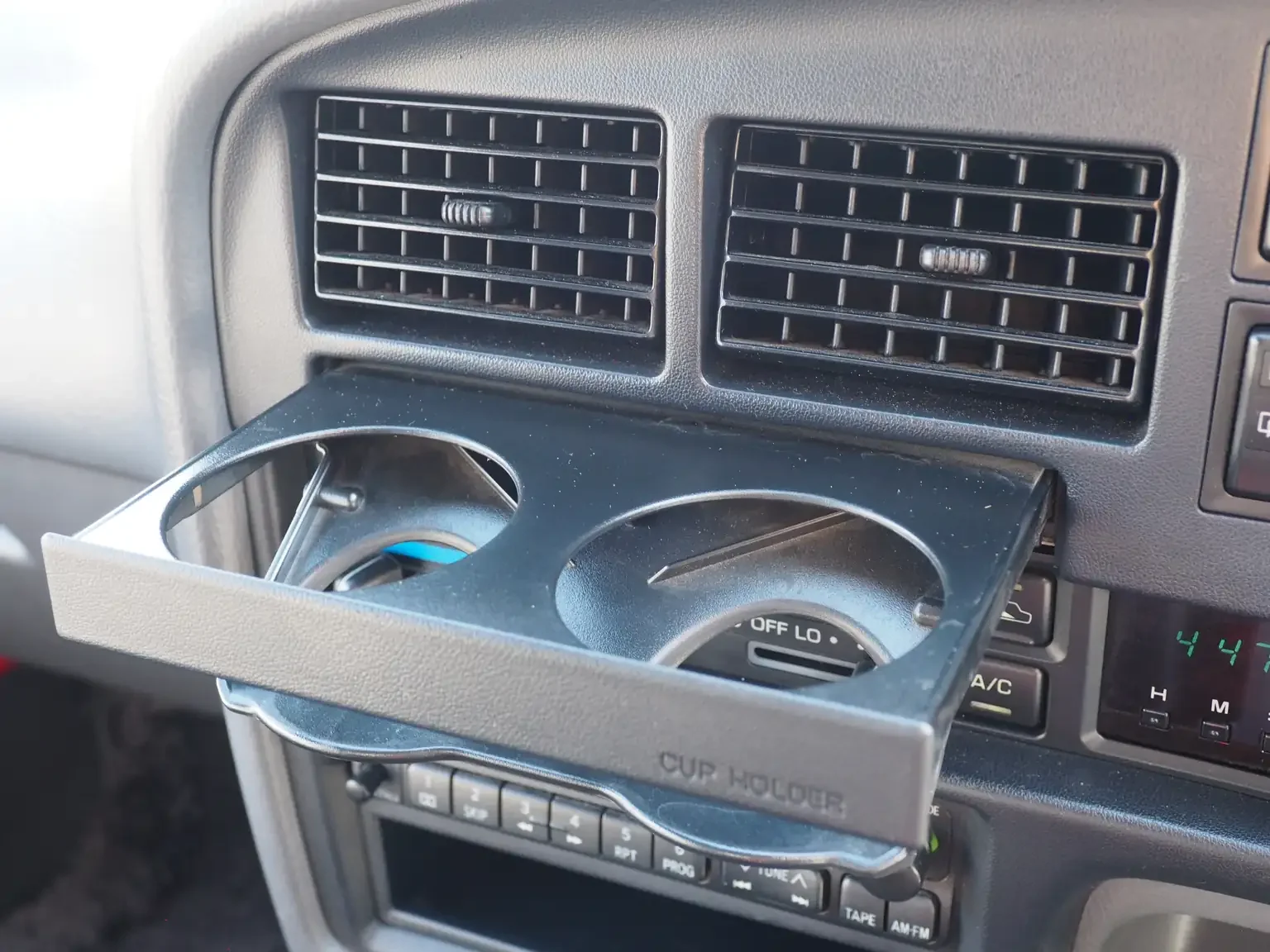 cup holder view grey toyota hilux surf kzn130 1kzte 5 speed manual diesel turbo JDM export vehicle Japan