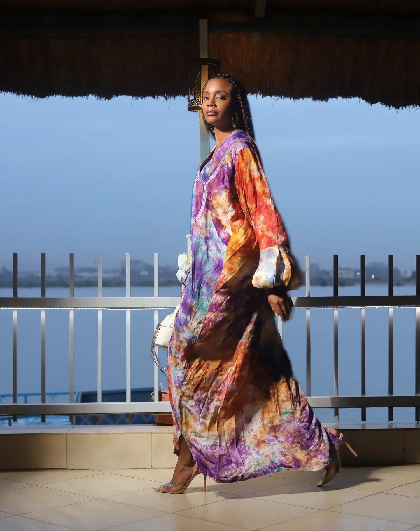 En ce vendredi on vous pr&eacute;sente la ROBE BUBU JUMMAH de la collection Yala

Fabriqu&eacute;e avec du voile de coton et teint &agrave; la main au Mali, la robe met en valeur pas moins de 4 couleurs sur le m&ecirc;me tissu.

C'est une robe longue