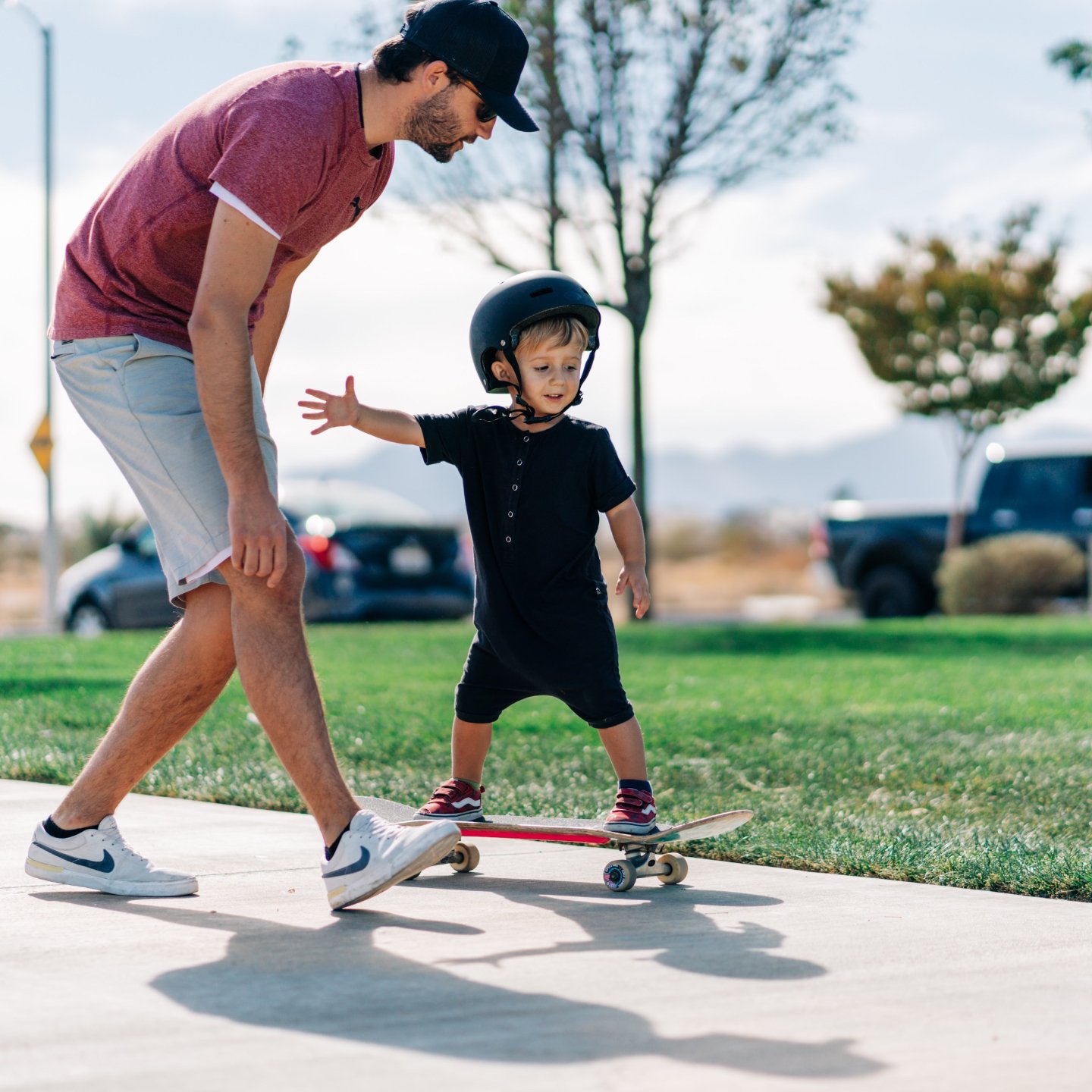 Throwback :) Kellen has grown a lot over the past couple years. But nothing has changed with Karl helping him try new things 🤍
:
#fatherandson #learntoskate