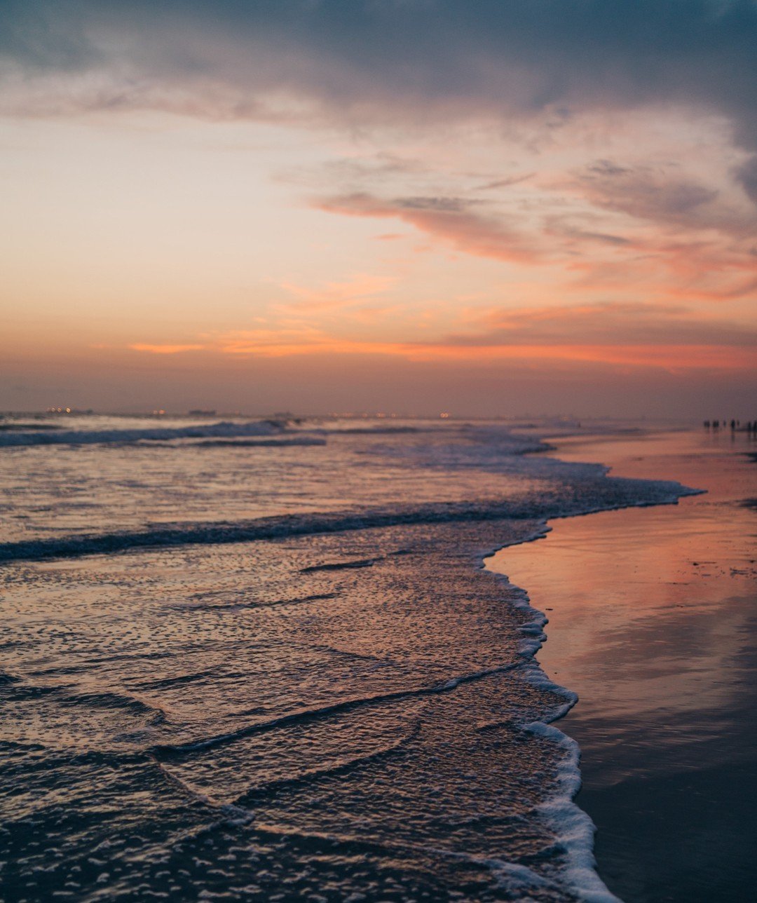 What a wonderful way to end the day 🌊☀️
:
#oceanshoot #sunsetbeach #beachatsunset