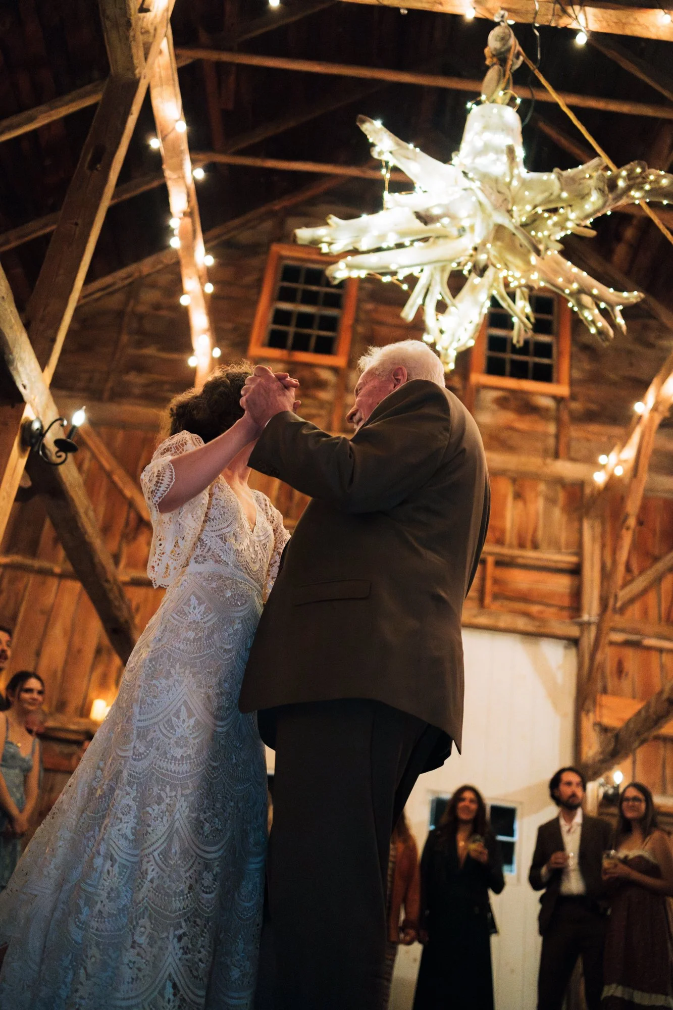Mike+Kate_Wedding_KylieBStudios_BarnandDancing-20.jpg
