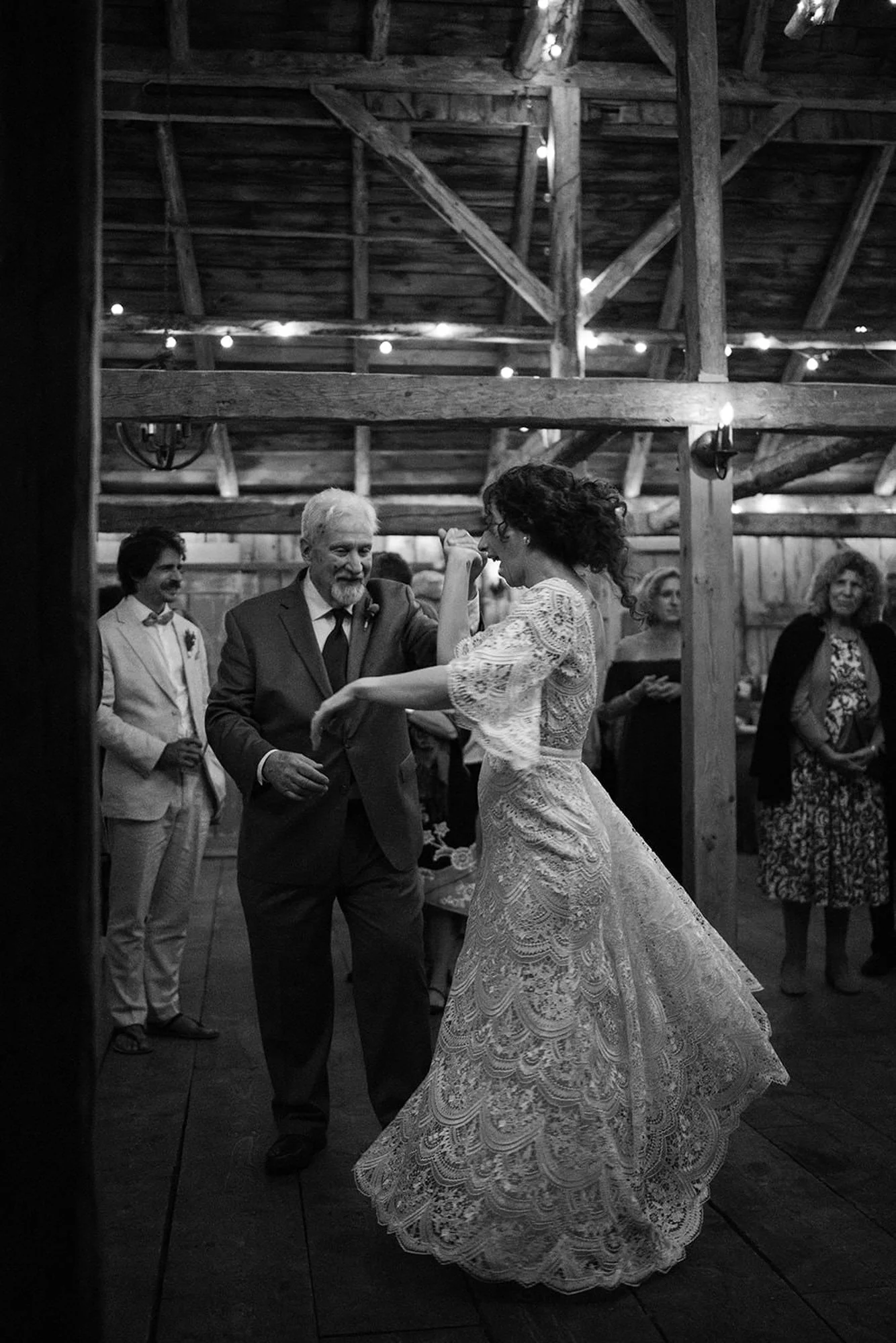 Mike+Kate_Wedding_KylieBStudios_BarnandDancing-24.jpg