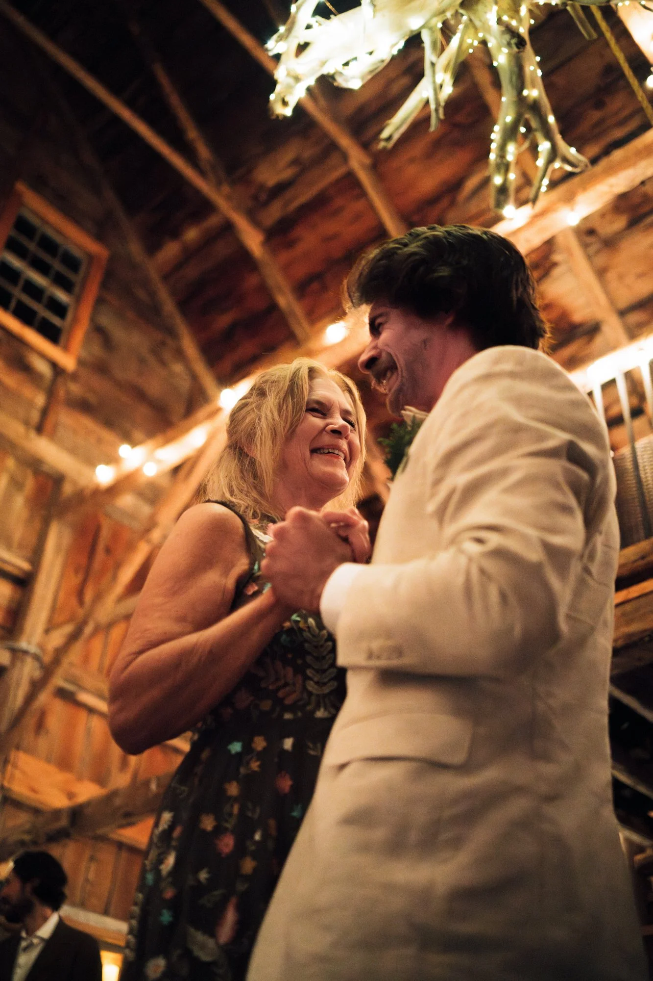 Mike+Kate_Wedding_KylieBStudios_BarnandDancing-44.jpg