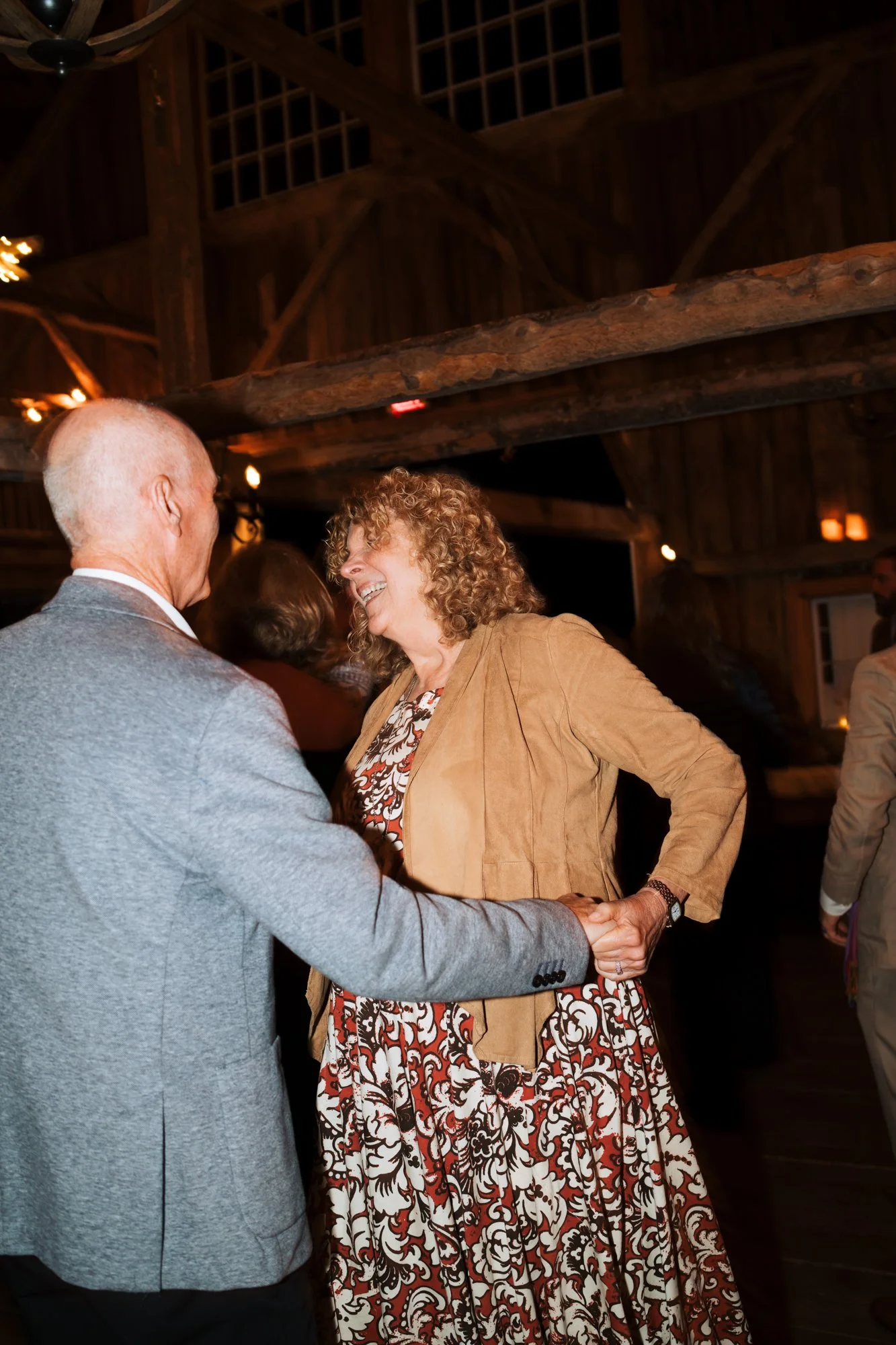 Mike+Kate_Wedding_KylieBStudios_BarnandDancing-75.jpg