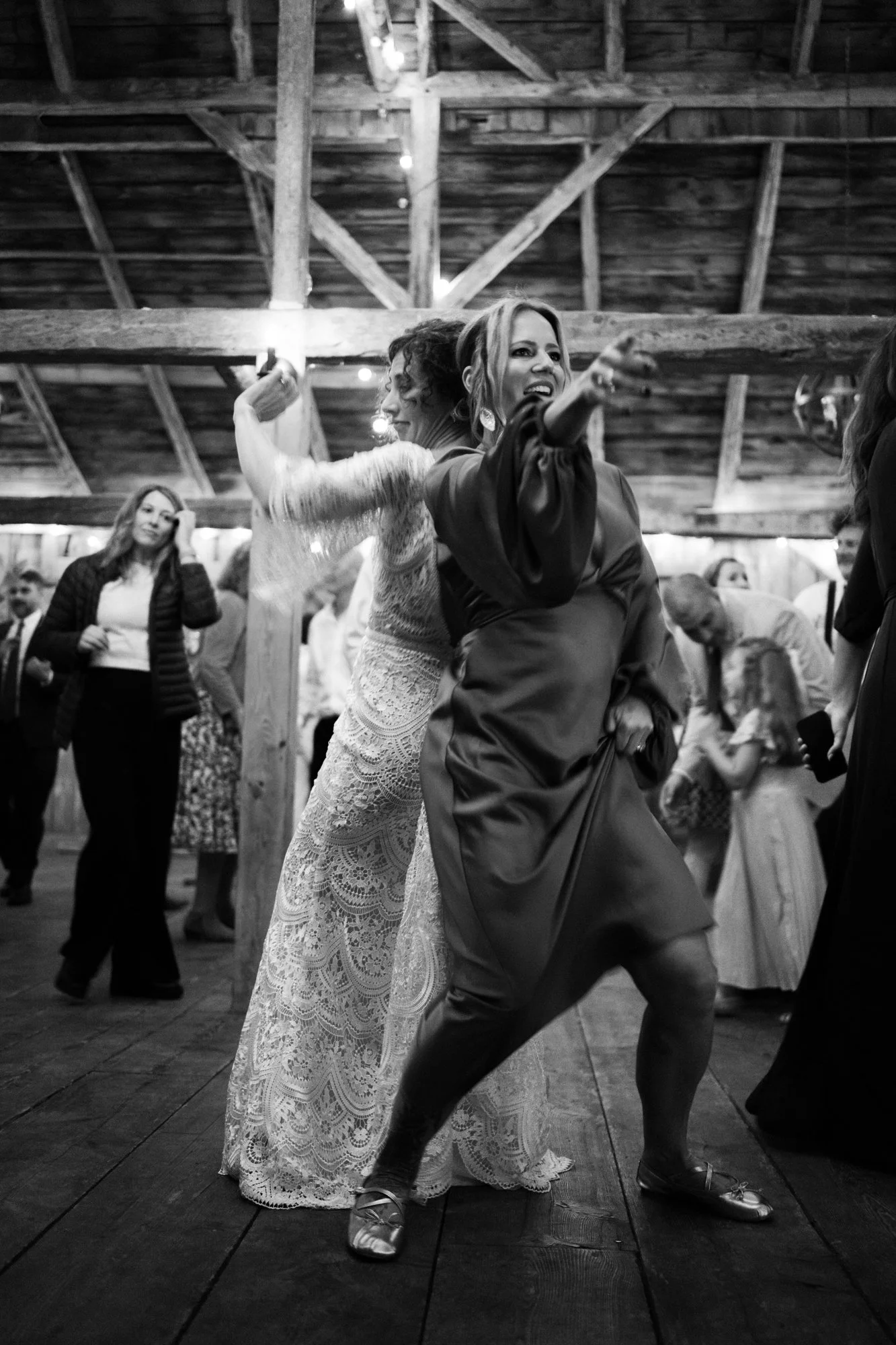 Mike+Kate_Wedding_KylieBStudios_BarnandDancing-90.jpg