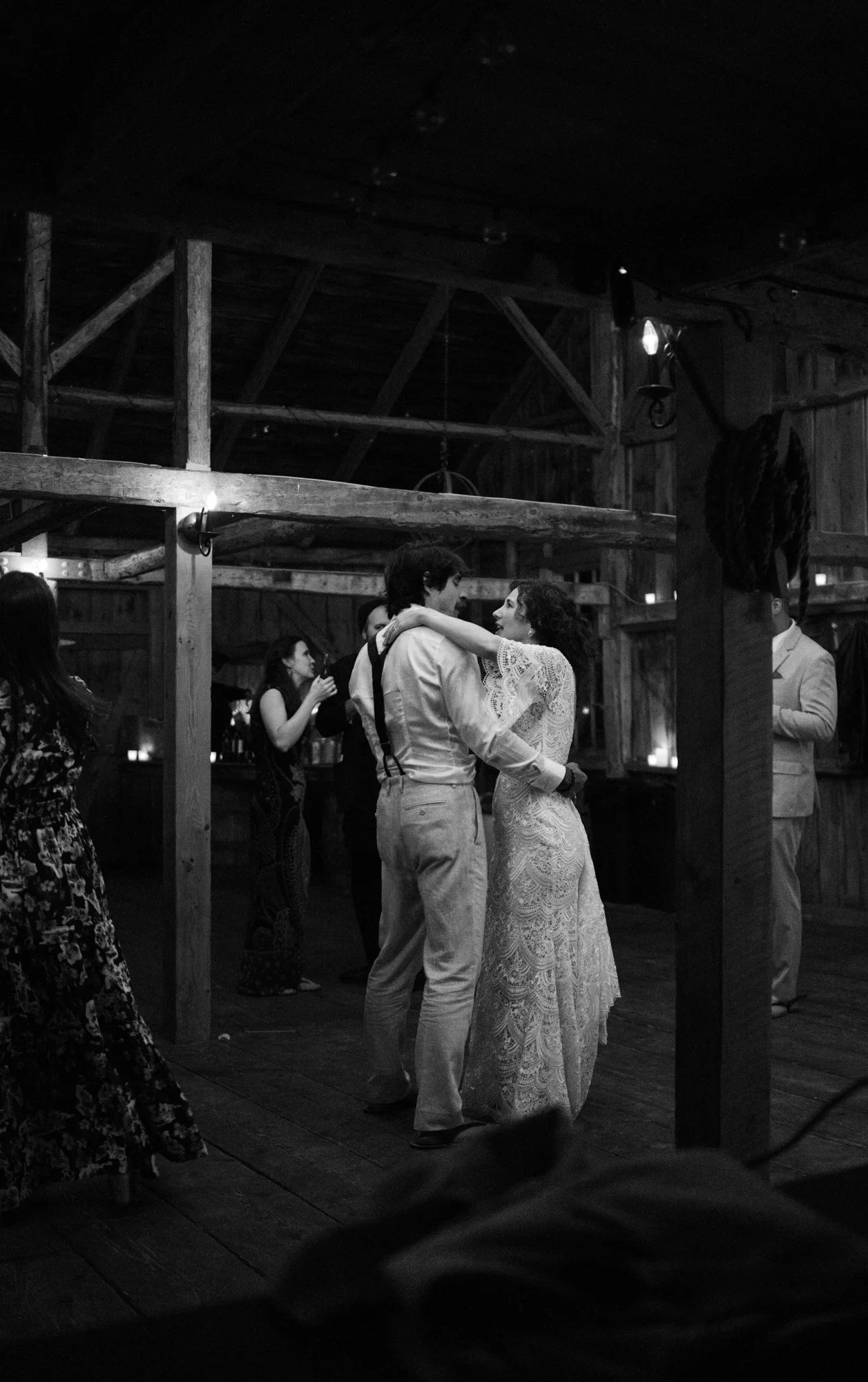 Mike+Kate_Wedding_KylieBStudios_BarnandDancing-194.jpg