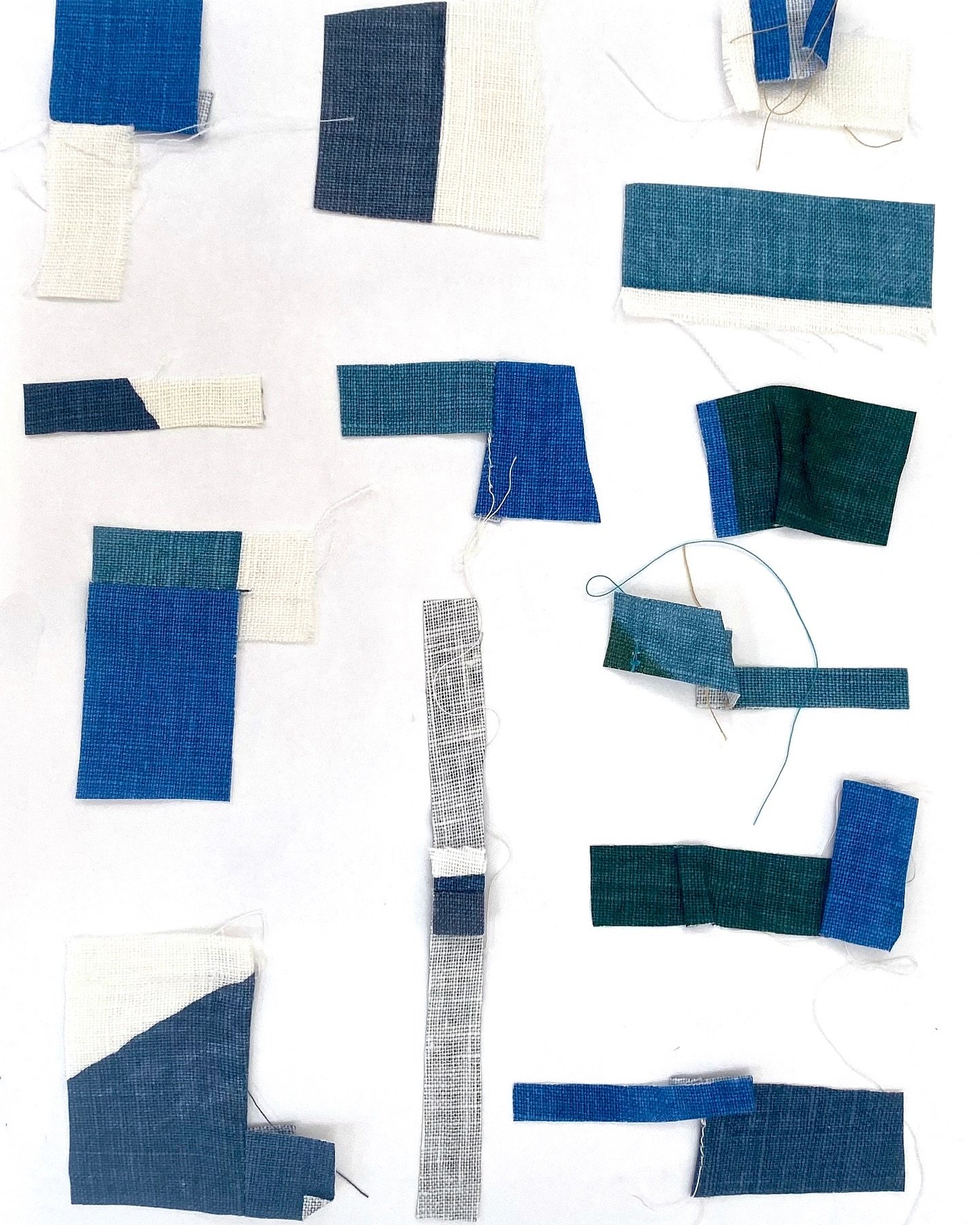 👀 Keeping even the tiniest scraps can spark something new. 
.
.
.
#newprojectideas 
#newproject
#tinyscraps 
#recyclingfabric 
#blue 
#leftoverquilt 
#leftoverquiltblocks