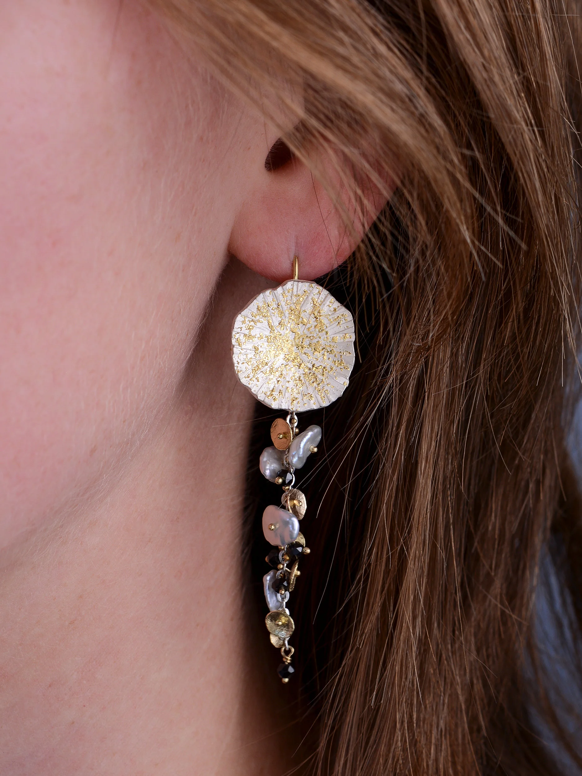 22k-spinel-pearl-shell-earring-t.jpg