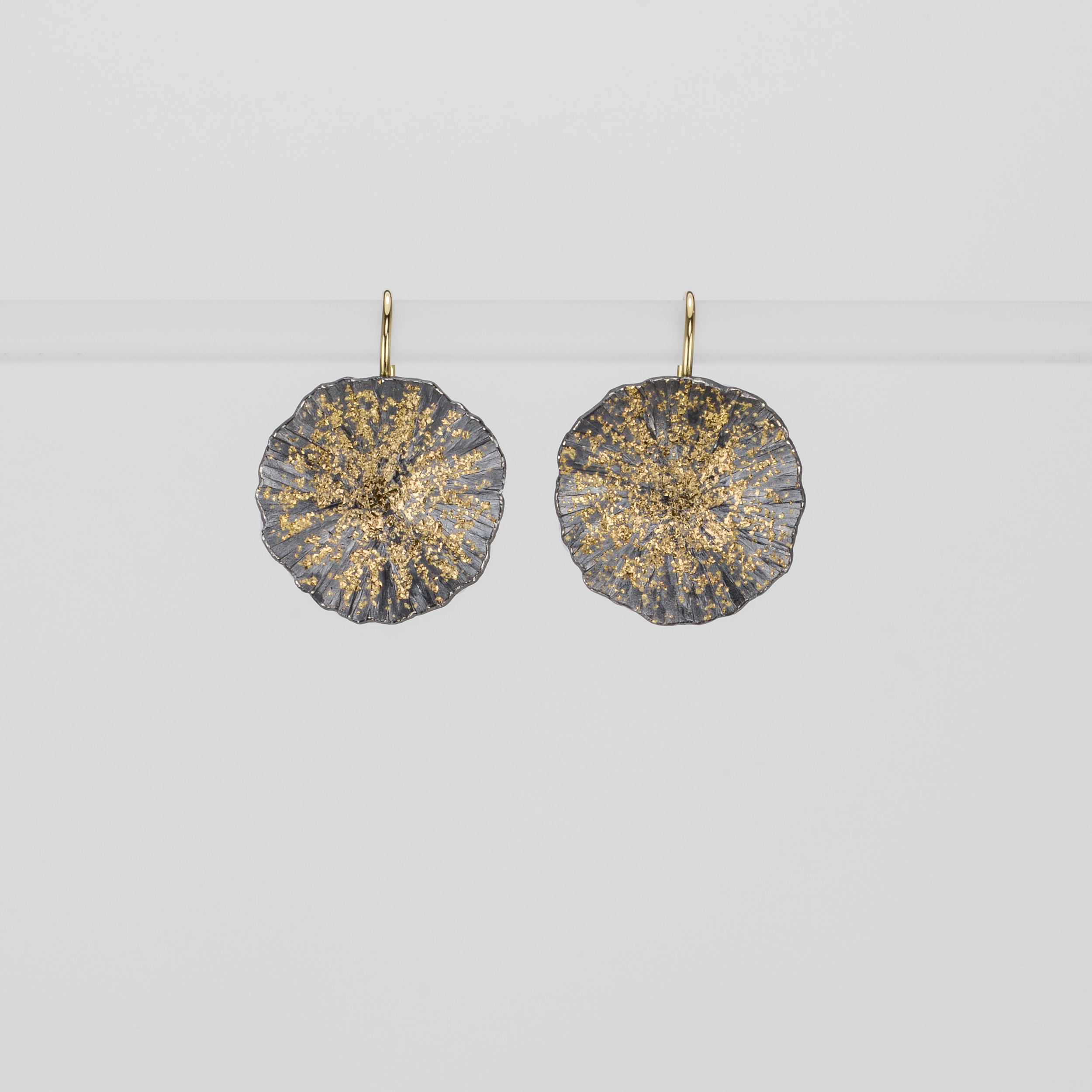 22ky-oxidized-argentium-shell-earrings-t2.jpg