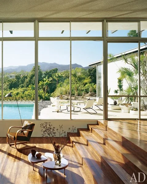 item4.rendition.slideshowWideVertical.oscar-niemeyer-michael-boyd-california-05-pool.jpg