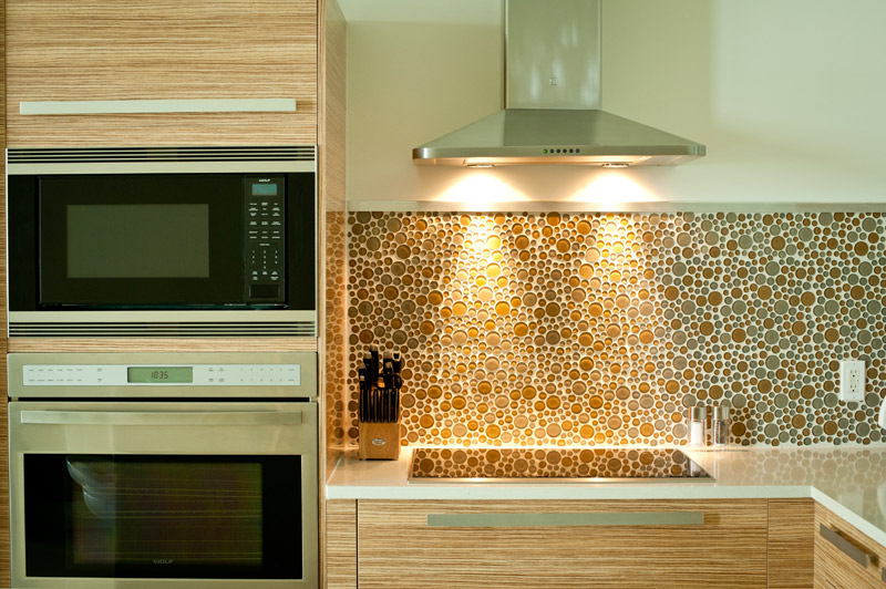 modern-kitchen-fun-backsplash-stainless-steel.jpg