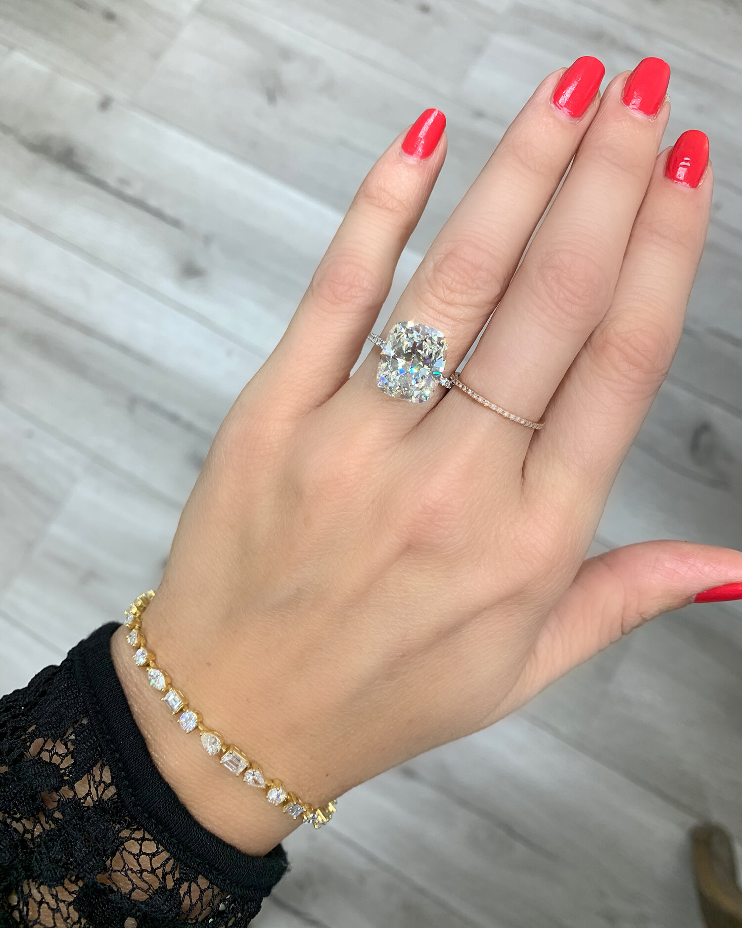 Miss Diamond Ring 7 Carat 8 Carat Emerald Diamond Engagement Ring