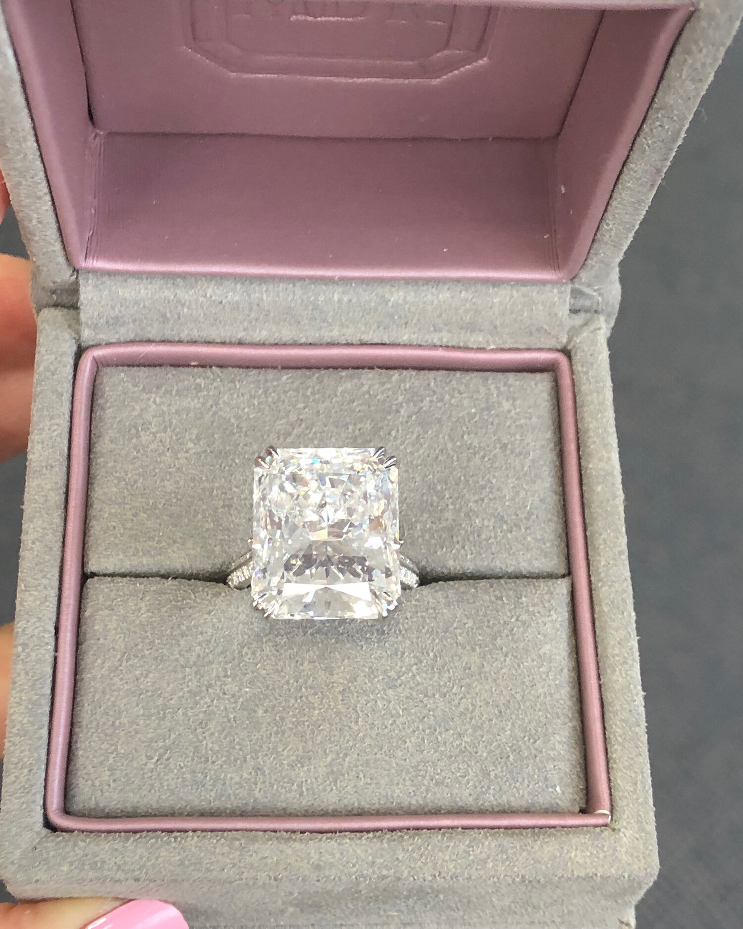 Miss Diamond Ring 10 Carat Radiant Diamond Engagement Ring