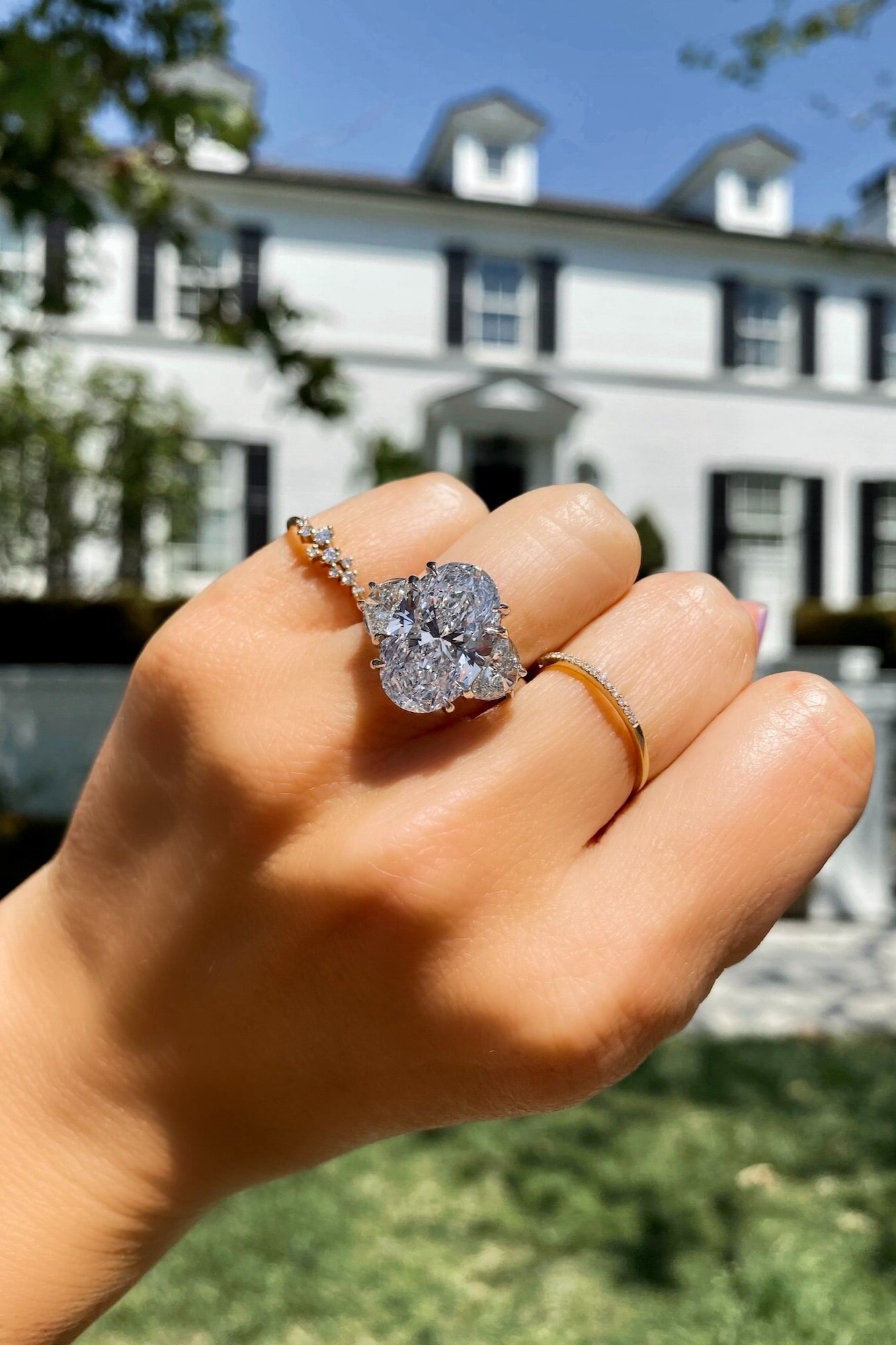 uit Verdeelstuk bang The 8 Carat Diamond: A Symbol of Infinite Love — Miss Diamond Ring |  Engagement ring concierge, Diamond concierge