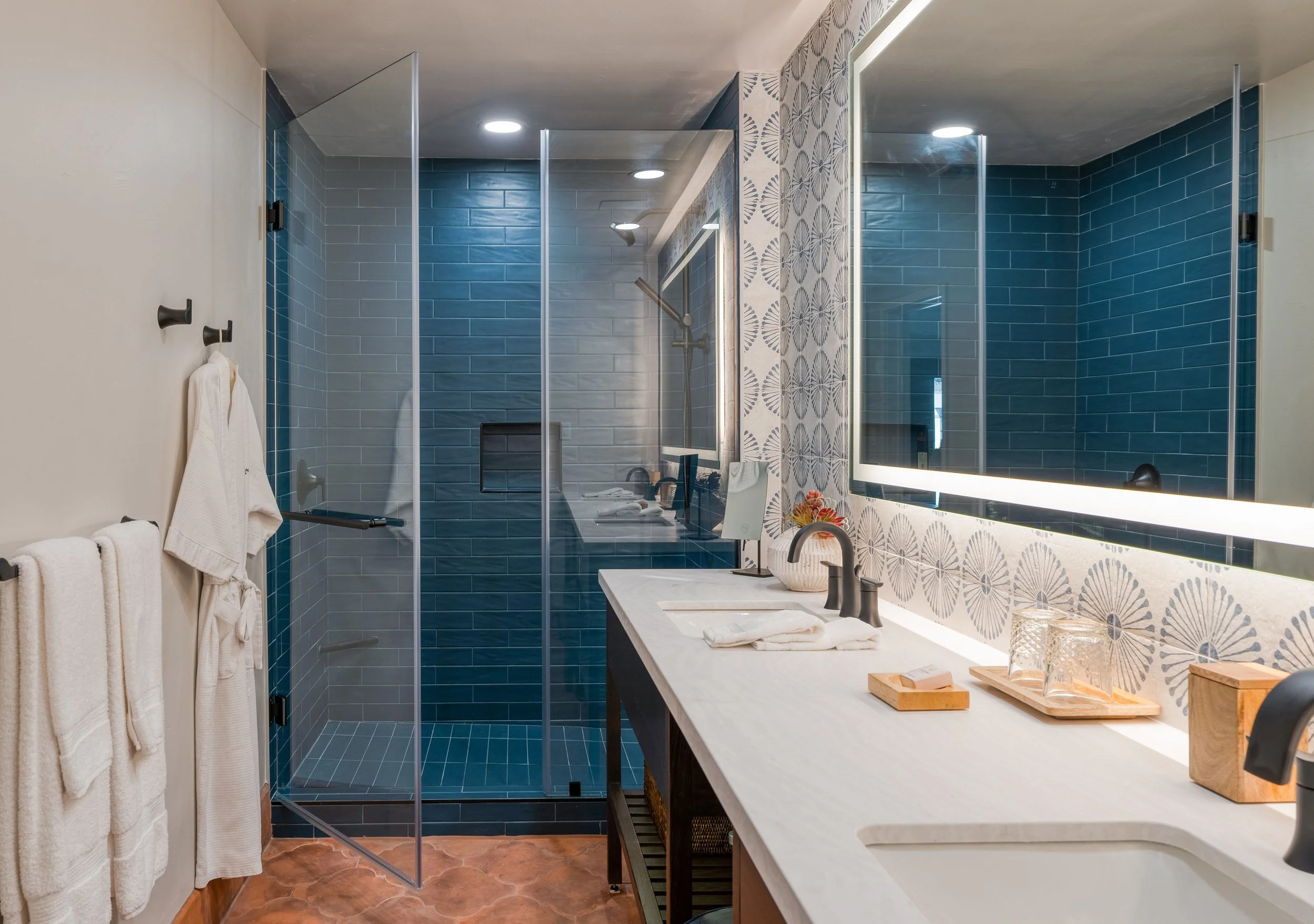 Garden Room 1 King Bathroom.jpg