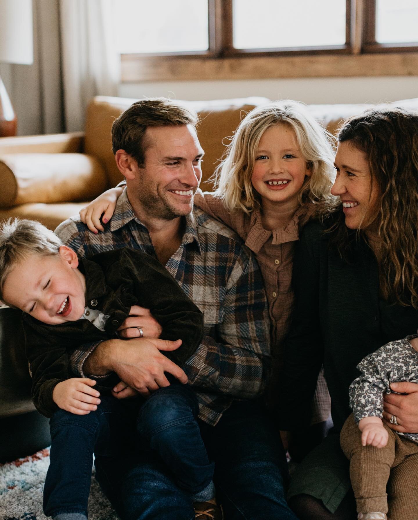 It&rsquo;s in home shoots season and I&rsquo;m always here for that. 

Thanks to this sweet family who made my job way too easy. 🤍