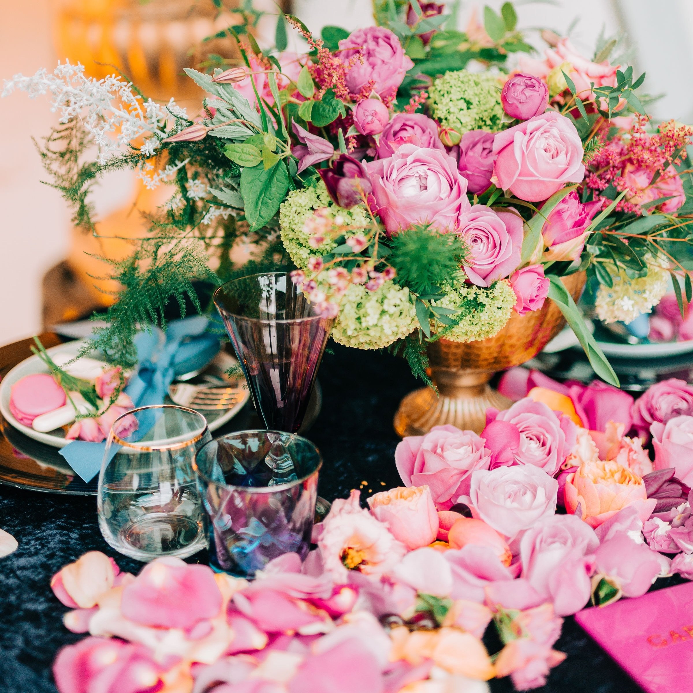More is more kind of mood&hellip;
Don&rsquo;t hold back&hellip; 
All the flowers 🌷 all the petals 🌷

( Florists - If you are wanting to grow your confidence and portfolio have a photoshoot planned on the 17th May as part of our styled shoot worksho