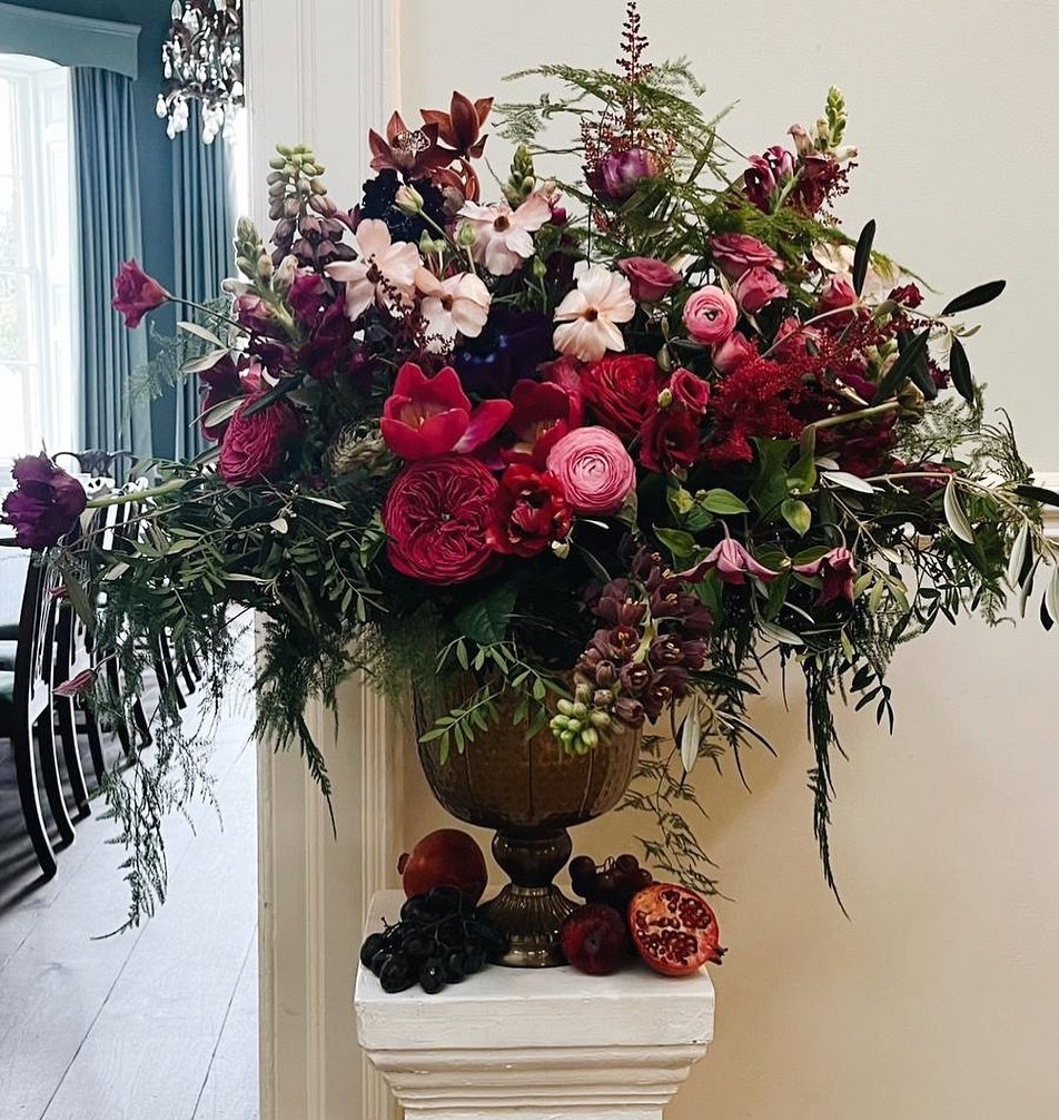 Sweet flowery dreams 
Urn of pure beauty for @middletonlodge @ladykashters 
Textures, tints, tones &amp; shades 👌
Excited for so much more floral beauty to come this year ❤️
Photo @philipscottart 🙌