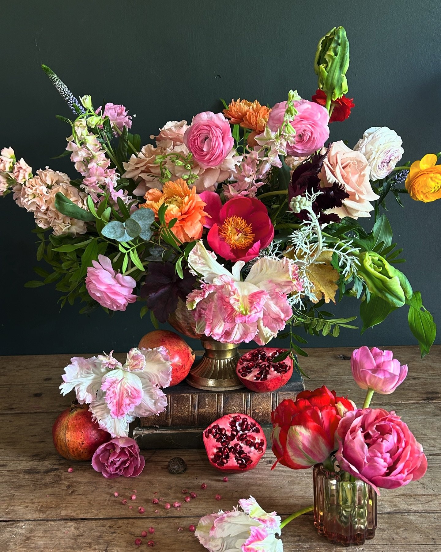 Happy Friday folks&hellip;
We said goodbye 👋 to two fabulous ladies who have been learning all week on intro to floristry. It&rsquo;s been a lovely week dipping in to lots of floral techniques. We have a few more dates for the year including a speci