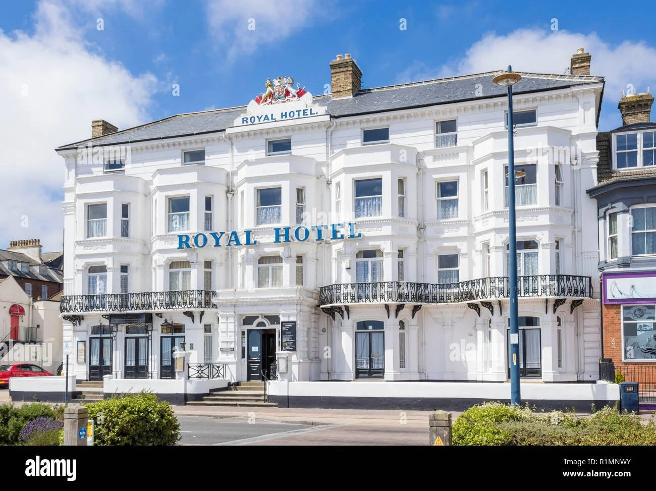 great-yarmouth-hotel-royal-hotel-marine-parade-great-yarmouth-seafront-promenade-great-yarmouth-norfolk-england-uk-gb-europe-R1MNWY.jpg