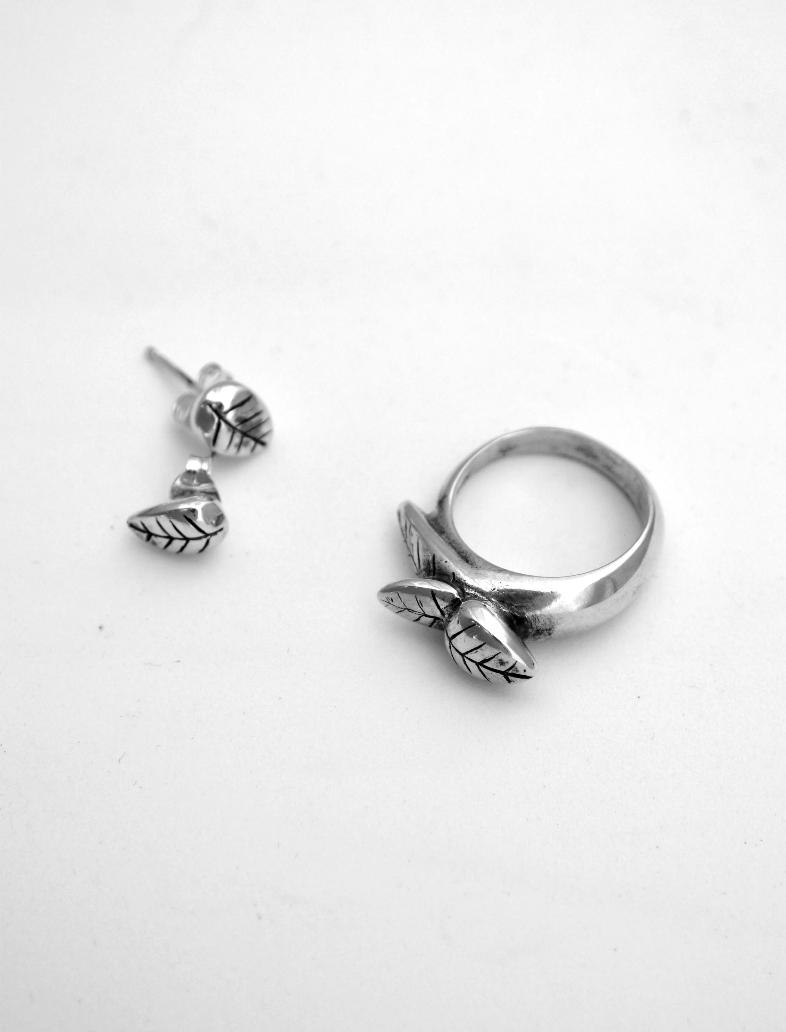 Leaf earring Set Portrait.jpg