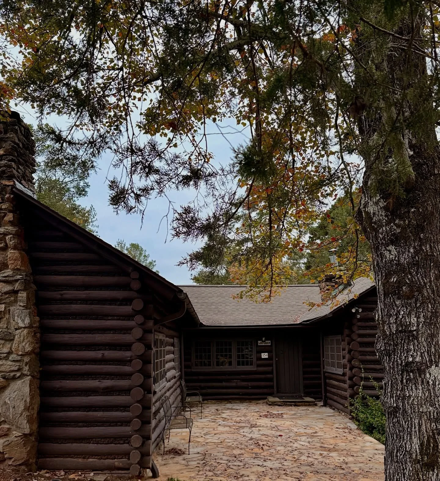 You, me, and a cozy cabin 🧦☕️
We&rsquo;re having the 𝐩𝐞𝐫𝐟𝐞𝐜𝐭 fall weather for a cabin weekend getaway. 🍂🍁

Fall dates are filling up &mdash; book your escape with us today!