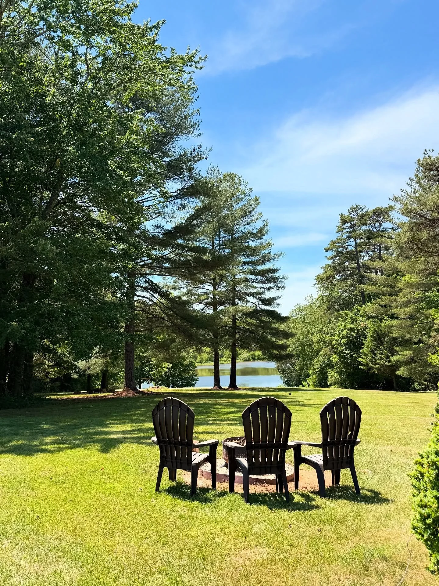 A springtime visit to Klondike Cabins might be just the getaway you need.🌲☀️🌷
