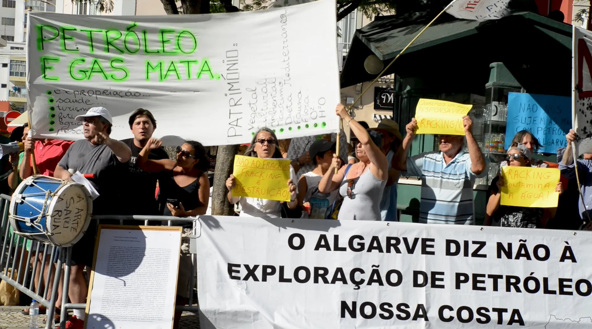 Manif Front.jpg