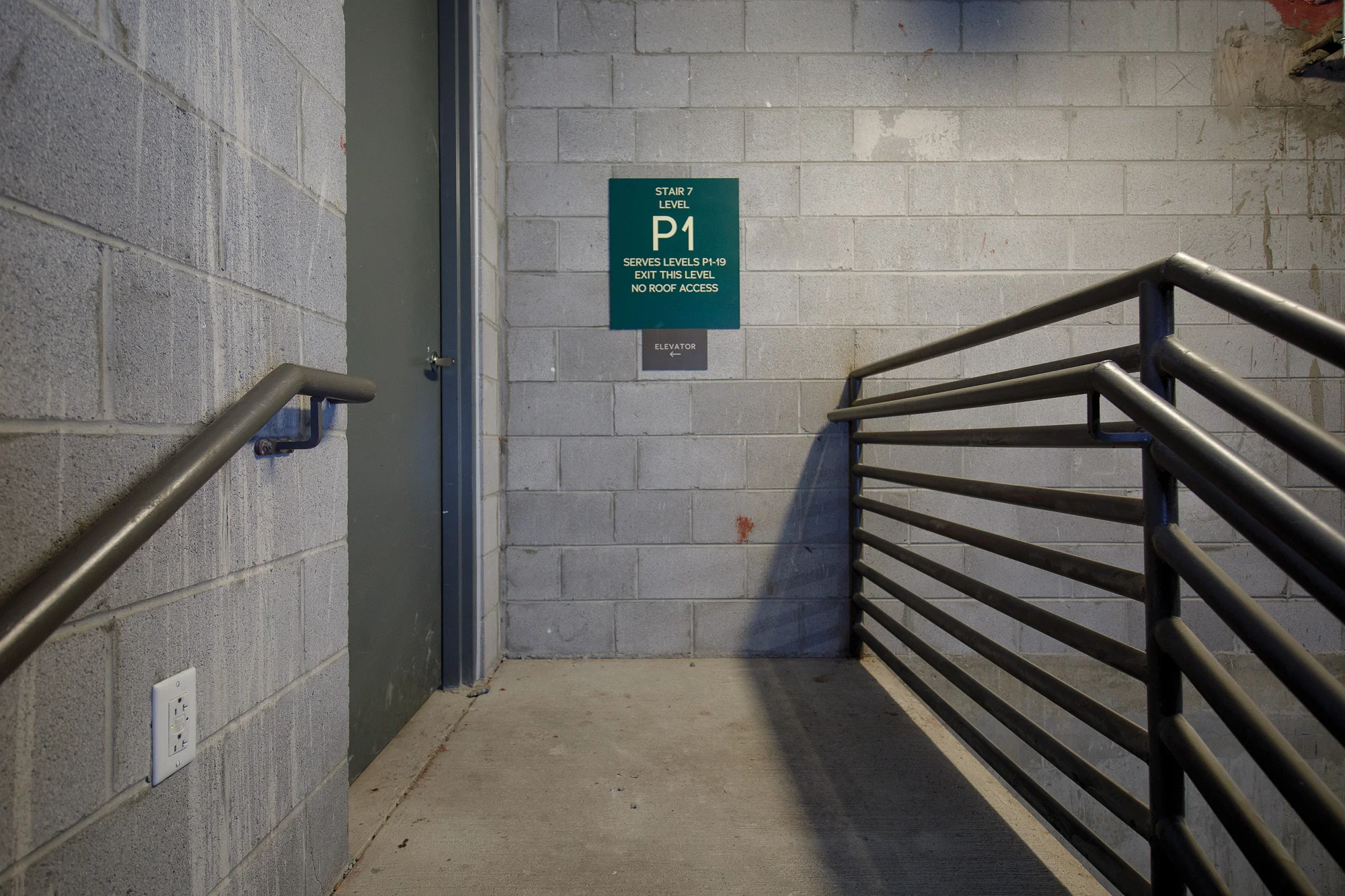 Vertis-Green-Hills_wayfinding-signage_parking garage-stairs-P1__MG_6377_small 2000 px.jpg
