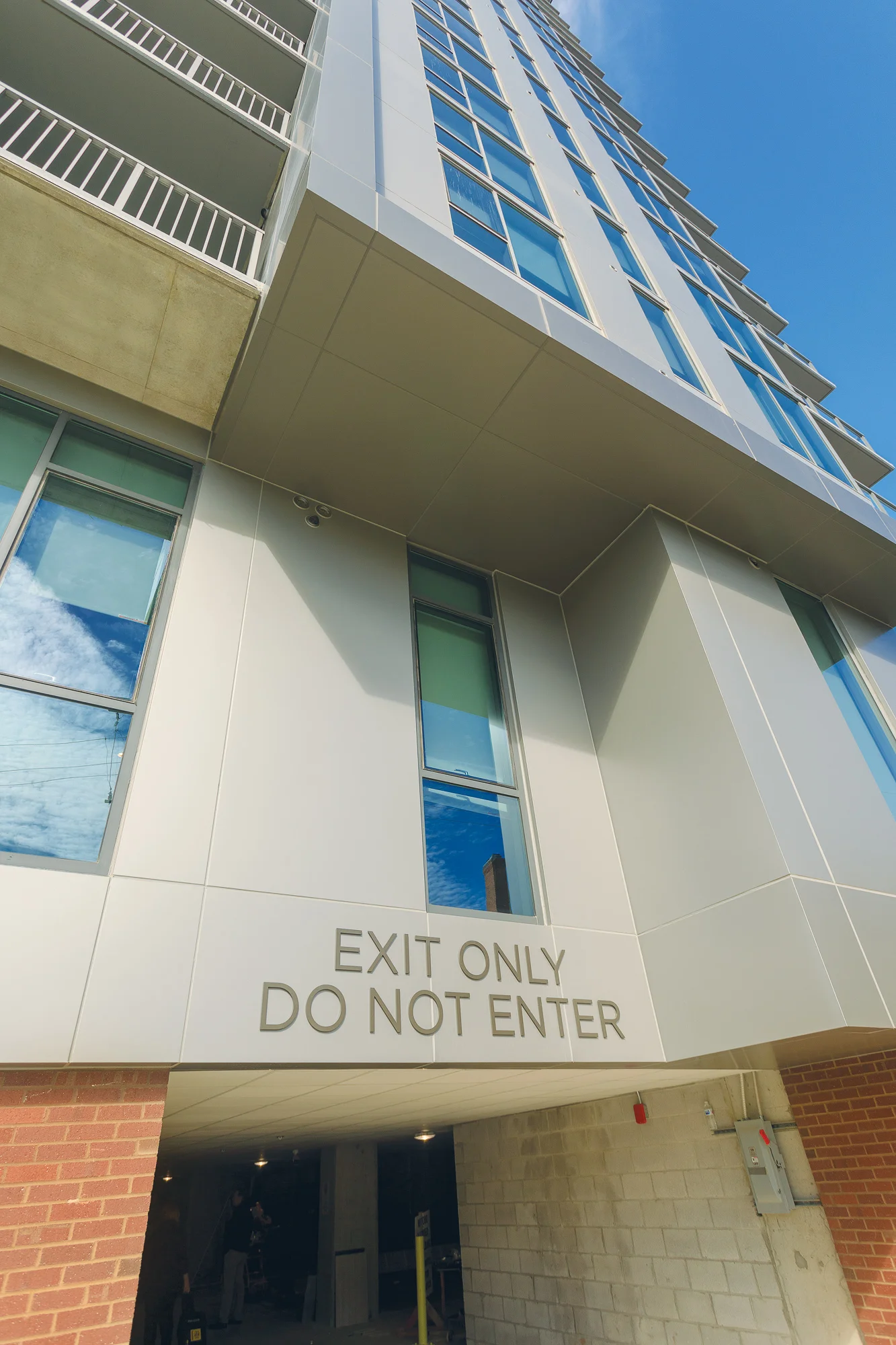 Vertis-Green-Hills_wayfinding-signage_parking-garage-exit_MG_5254_small 2000 px.jpg