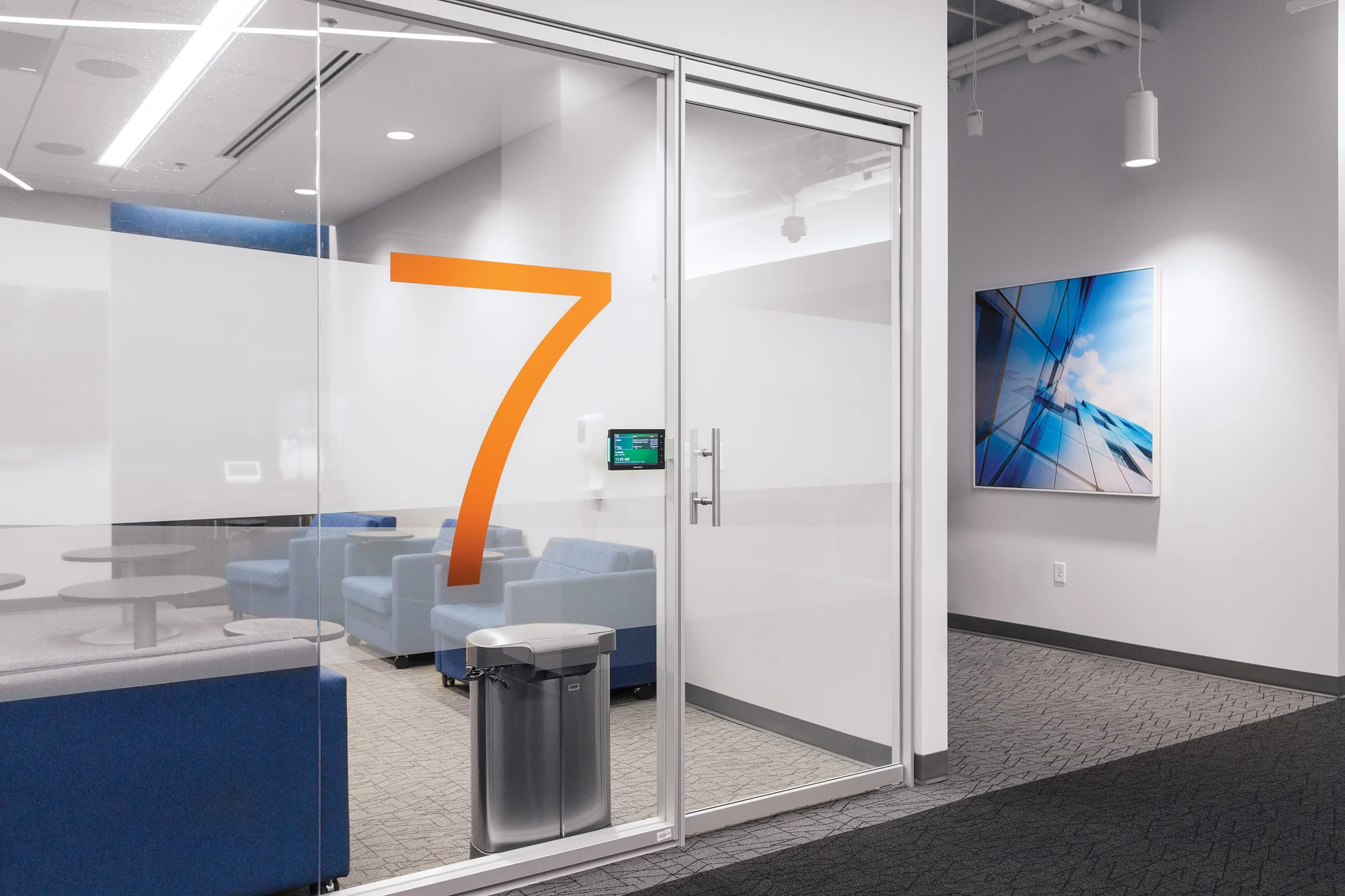 HCA Building 4_Environmental Branding_Commercial Window Film_Room 7_MG_1977_small-2000-px.jpg