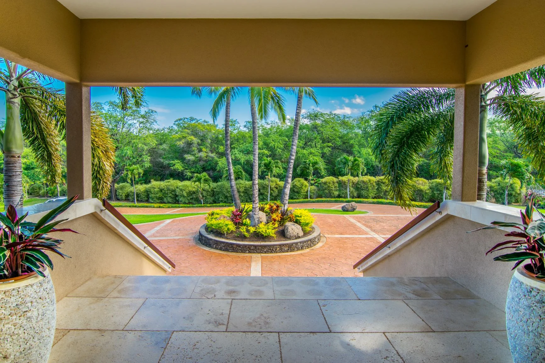 #33 Entry looking back at driveway.jpg