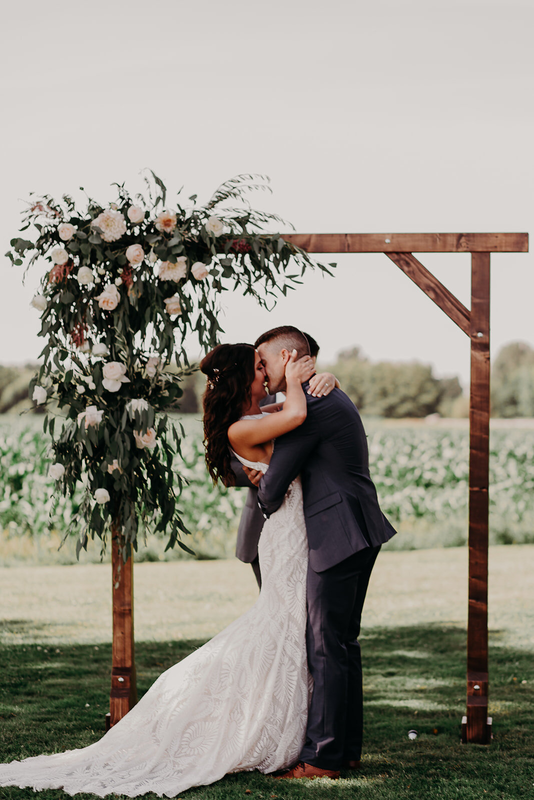 mount-vernon-wedding-salt-box-barn-amanda-riley-megan-gallagher-photography-1_(143_of_351).jpg