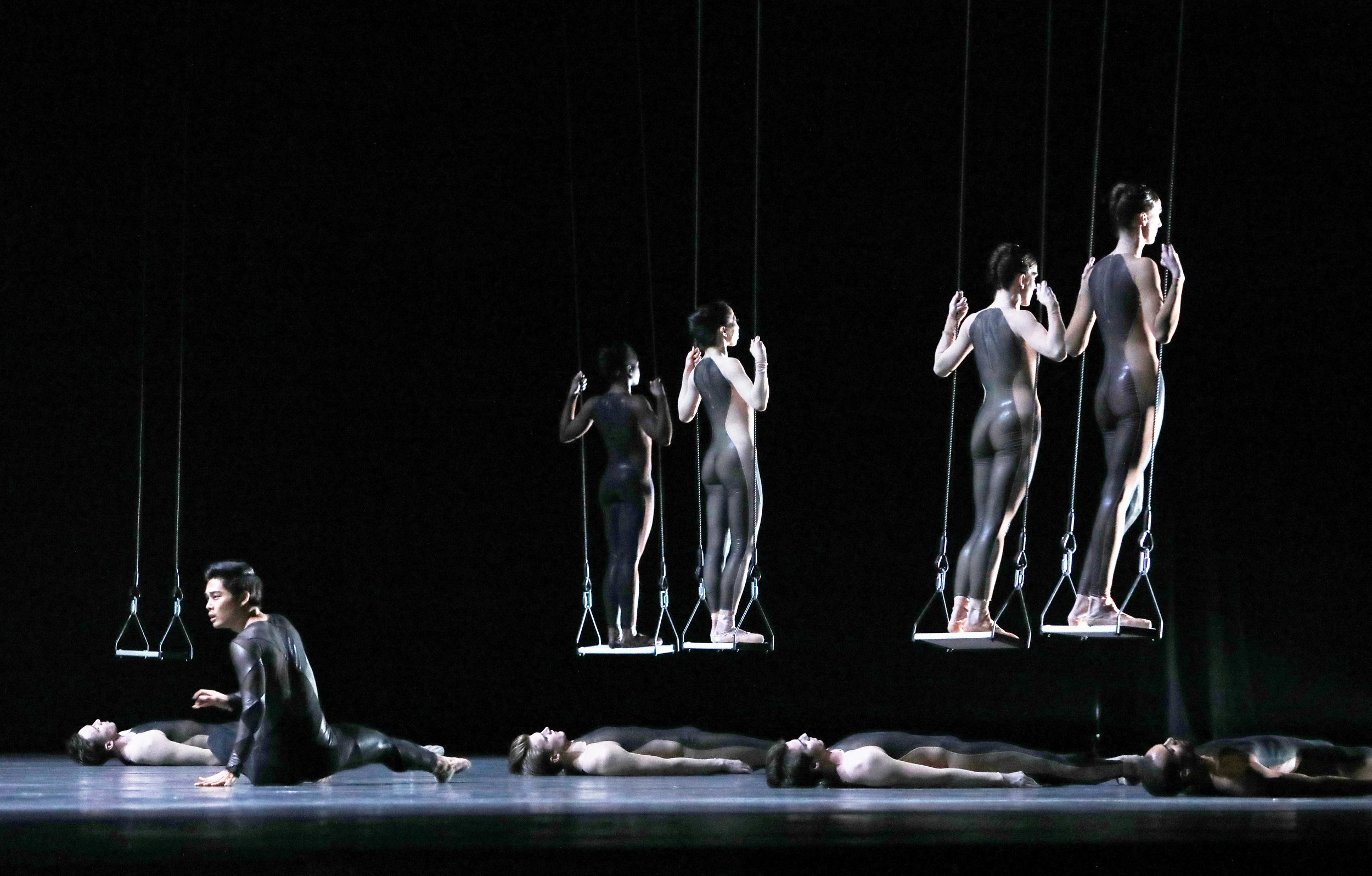   Homo Ludens.  Dutch National Opera &amp; Ballet, with Young Gyu Choi and Ensemble. Photo Hans Gerritsen 