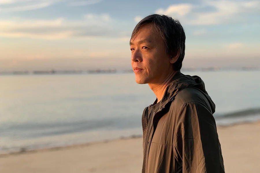 The Legendary Leslie Low Releases “Sand”, A Melancholic Vessel Of Nostalgic Alt-Rock
