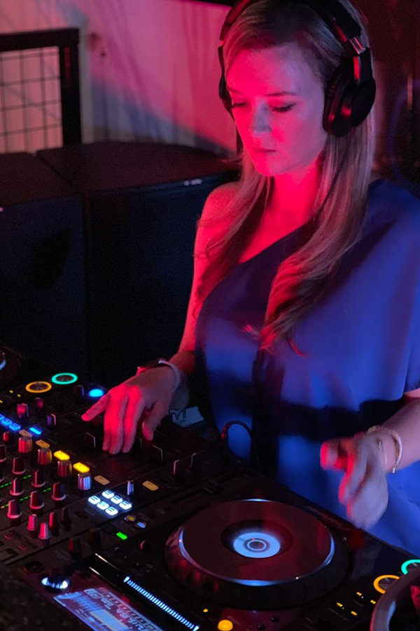 shuttle plade Uoverensstemmelse 15-Min Flash Mix E25: Emma SS Turns Passion Into Performance With Her DJ  Foray