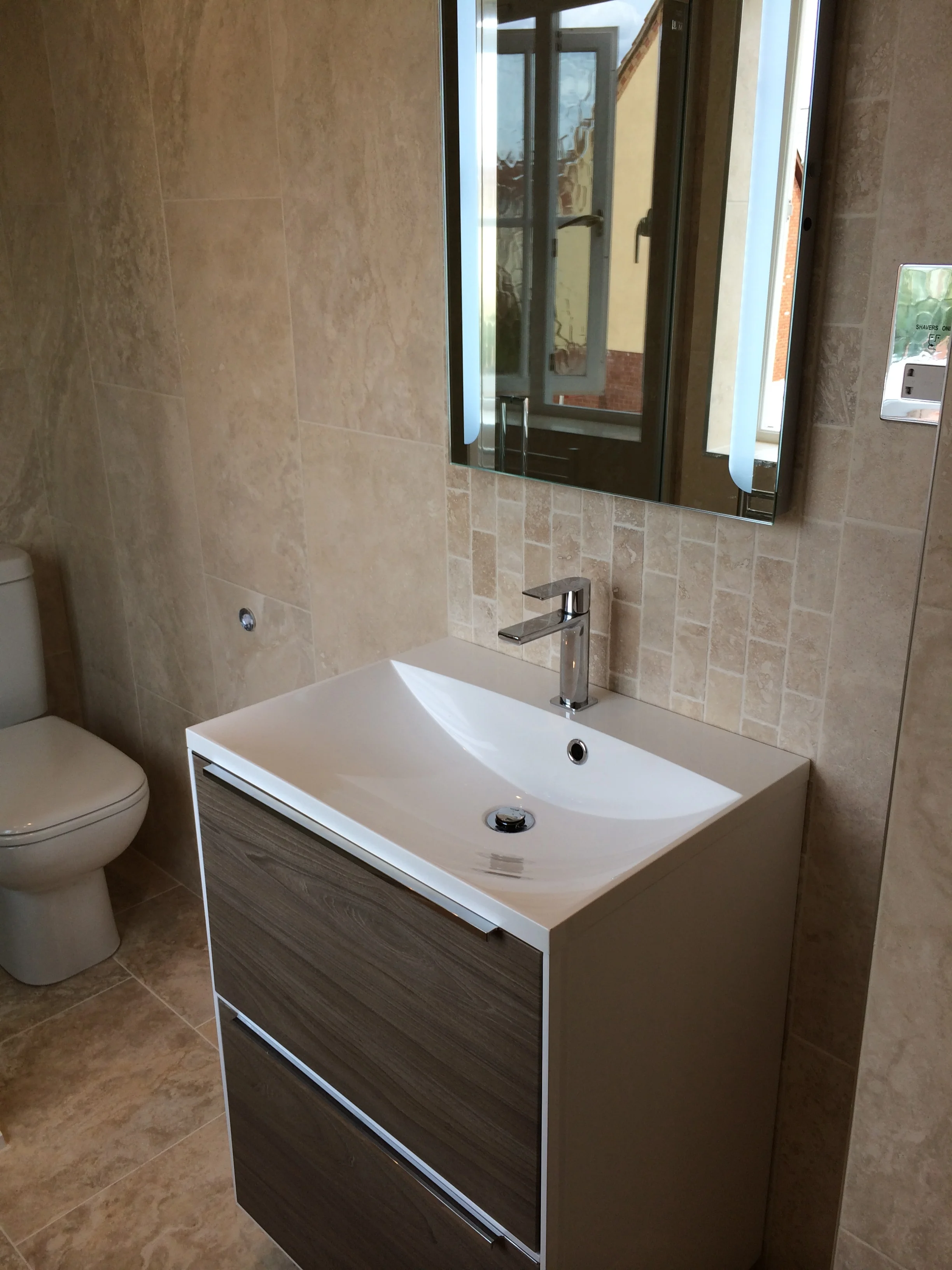 brown_bathroom1.JPG