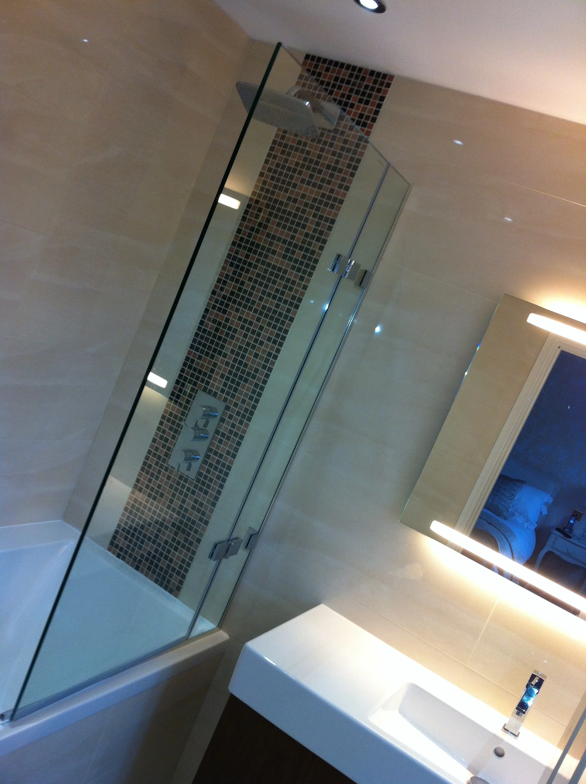 carla bathroom 2.JPG