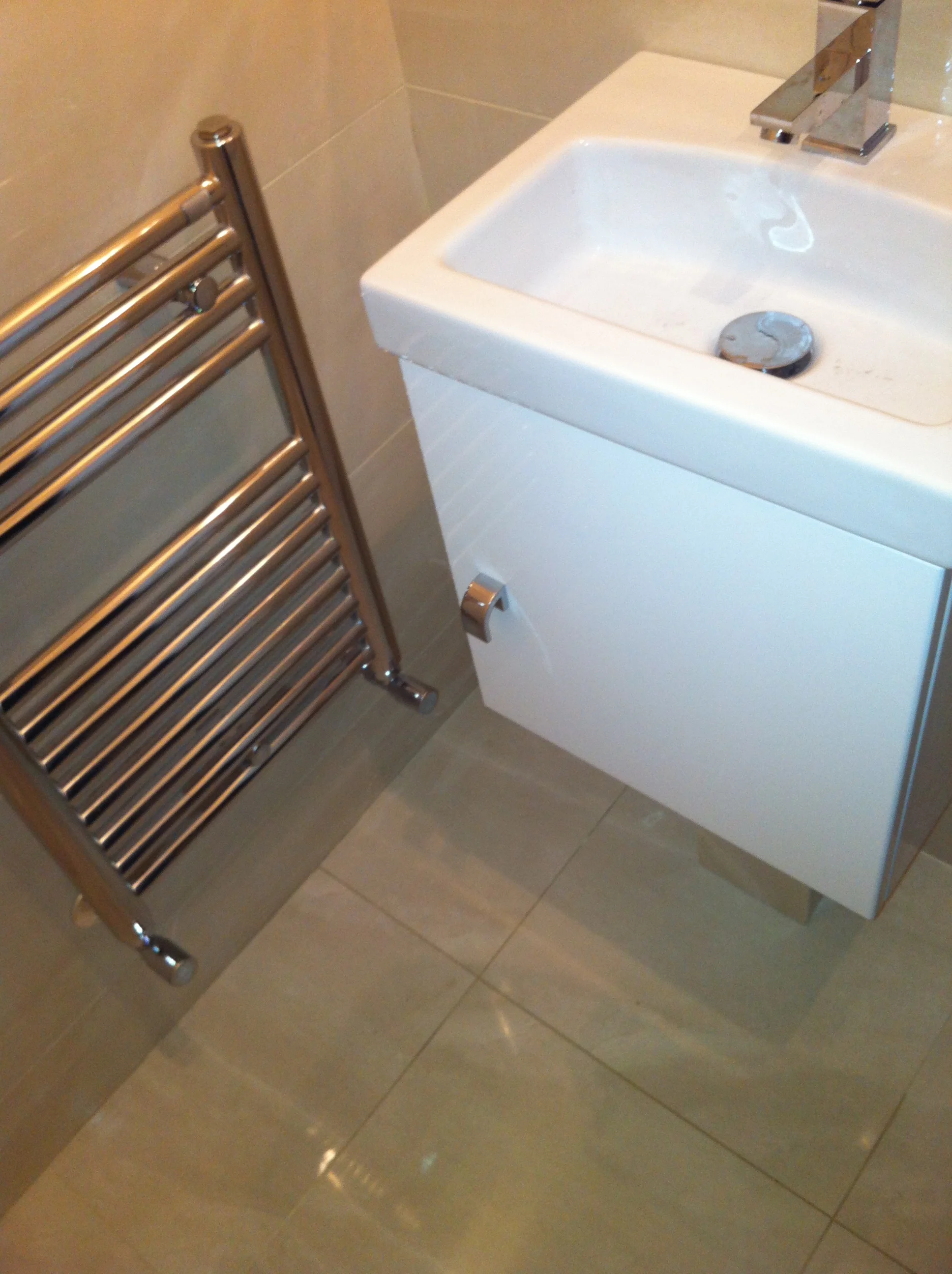 carla bathroom 3.JPG