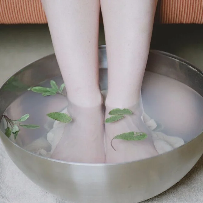 Pamper Your Feet With A Magnesium Foot Bath Therapia Pura