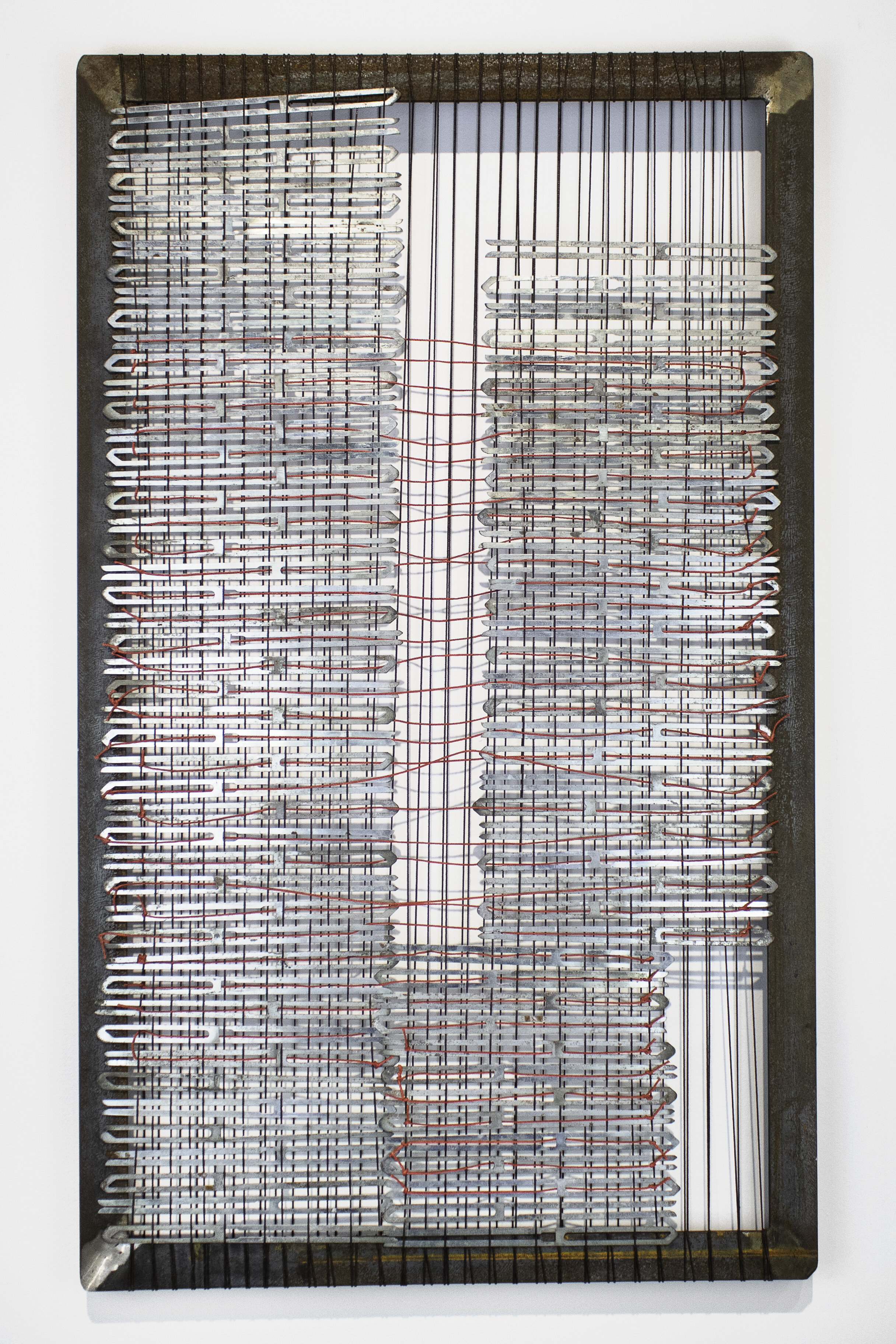 Verónica Vázquez, De la Serie. En la Fábrica IV, 2016, Mixed Technique, iron, threads and metal, 75 x 45 x 3 cm