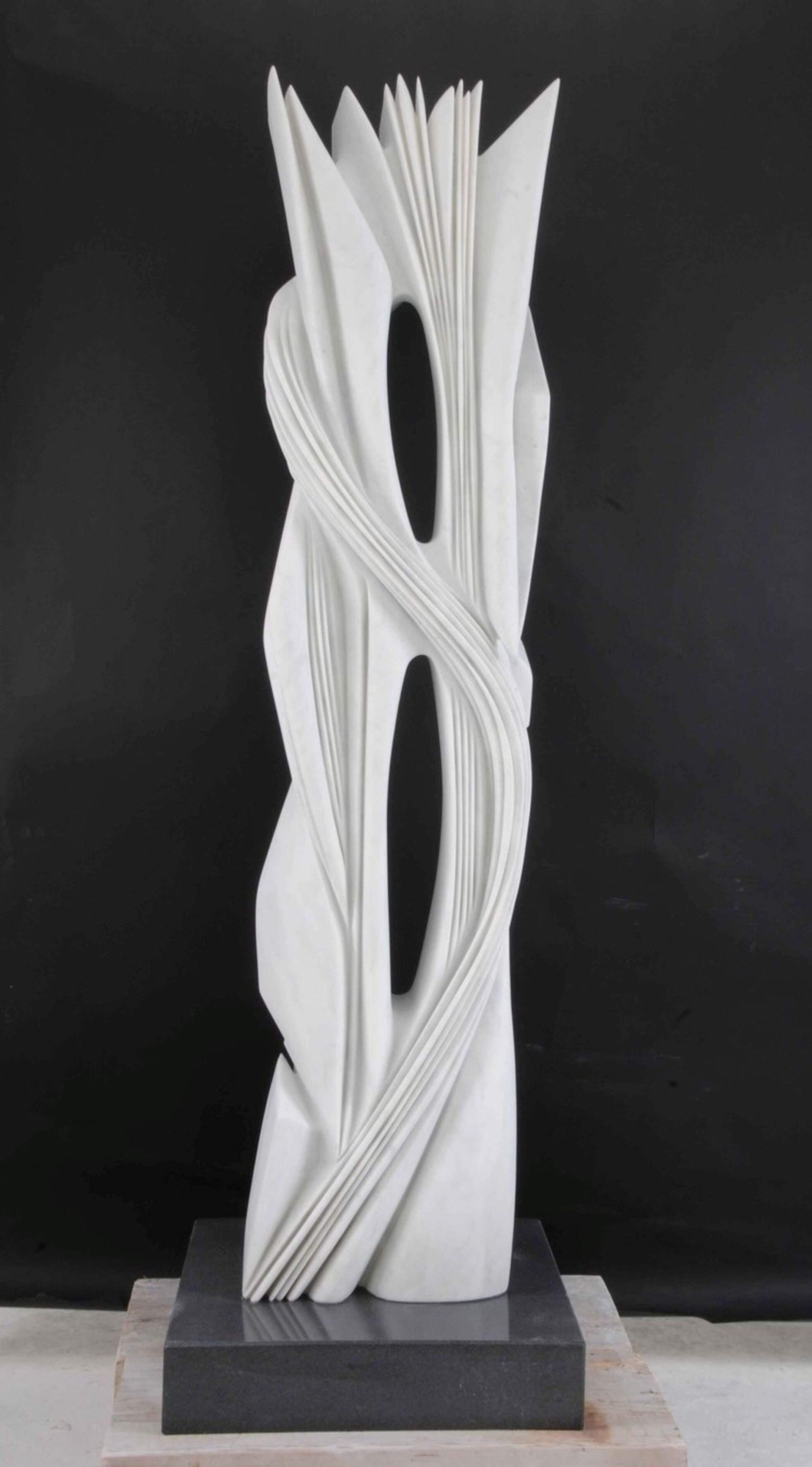 Pablo Atchugarry, Continuacion del Pensamiento, 2011. Carrara marble, 203 x 44 x 31 cm