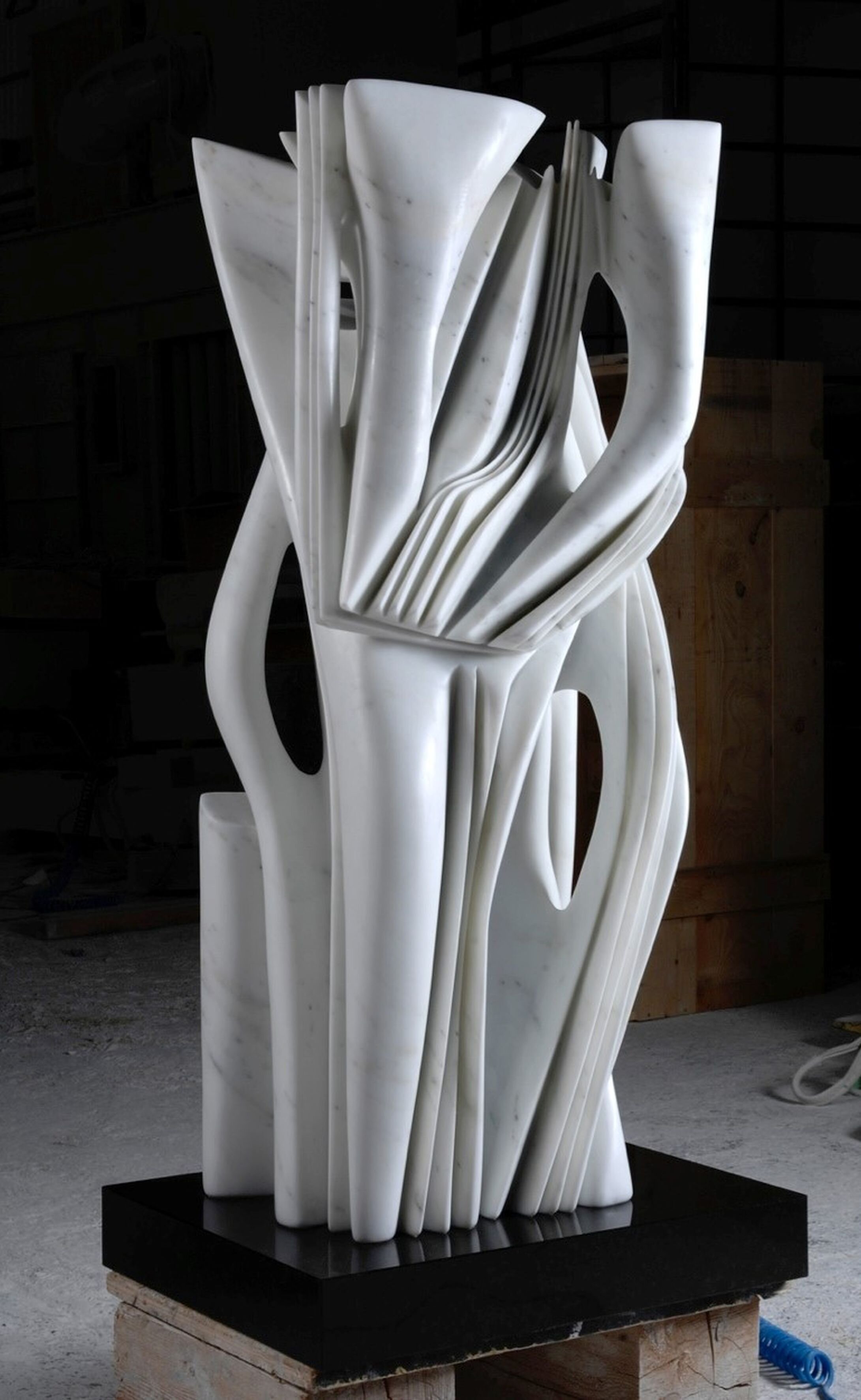 Pablo Atchugarry, Envueltos en Armonia, 2008. Carrara marble, 131 x 52 x 38 cm