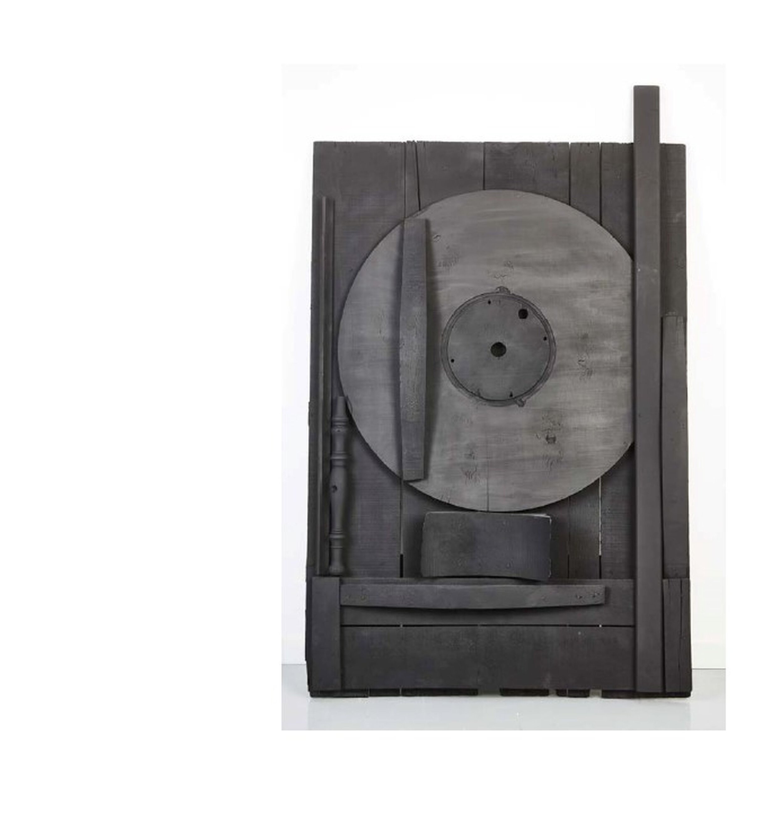 Louise Nevelson, Pennsylvania Round, 1973. Painted wood, 142.9 x 90.2 x 8.9 cm