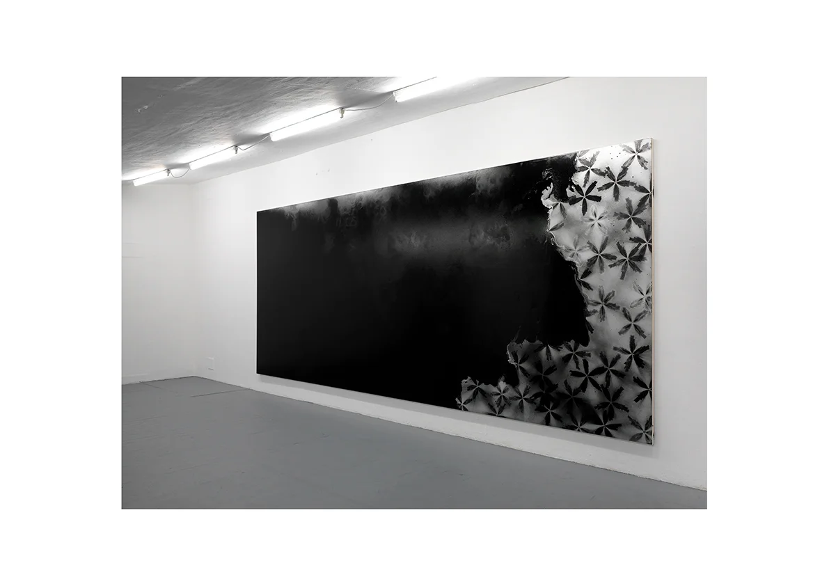 Parkhaus im Malkastenpark, Düsseldorf 2009 Wave (Black Water), 2008 Lackspray auf Baumwollstoff 250 x 600 cm