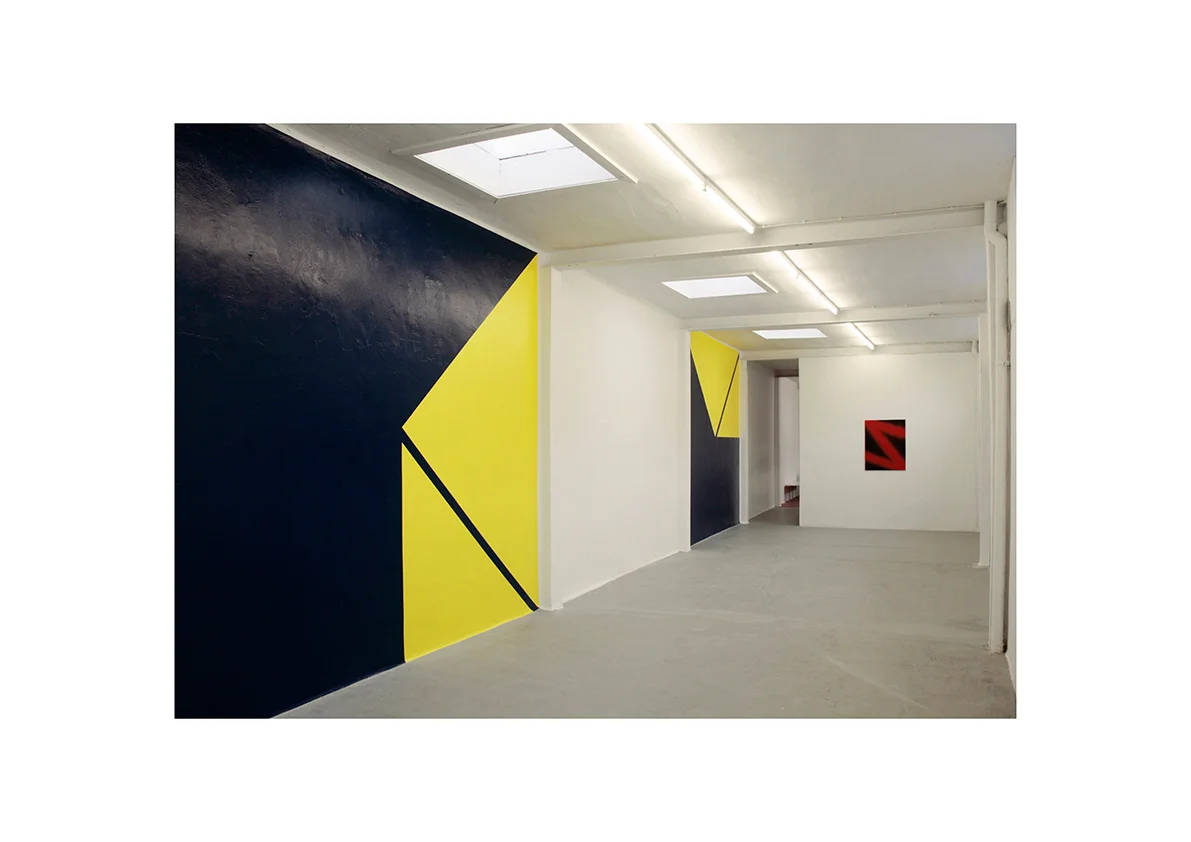 Sturz II/ Sturz III, 2007/ Red Lightning, 2005 Wandmalerei 325 x 390 cm/ 325 x 390 cm/ Lackspray auf Sperrholz 90 x 70 cm
