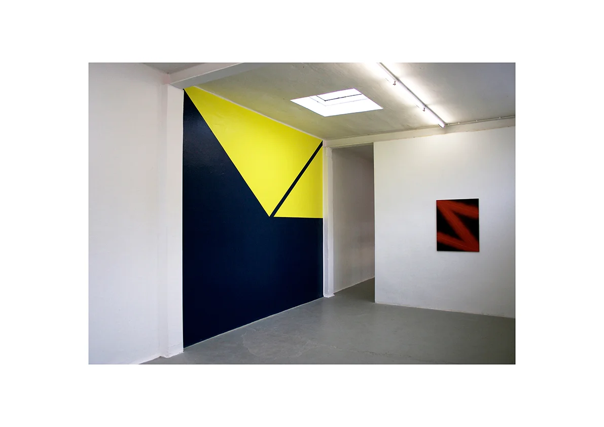Sturz III, 2007/ Red Lightning, 2005 Wandmalerei 325 x 390 cm/ Lackspray auf Sperrholz 90 x 70 cm